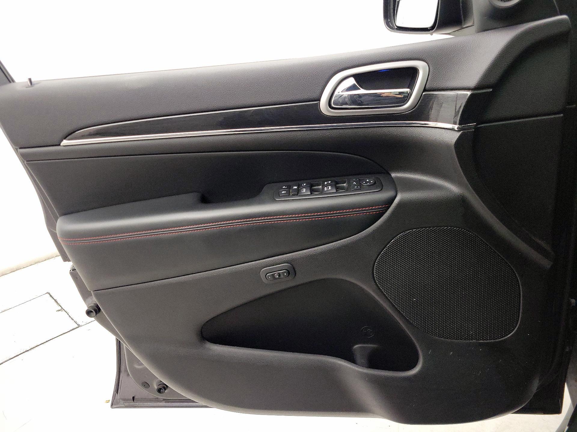 Thumbnail: 2017 Jeep Grand Cherokee - 12