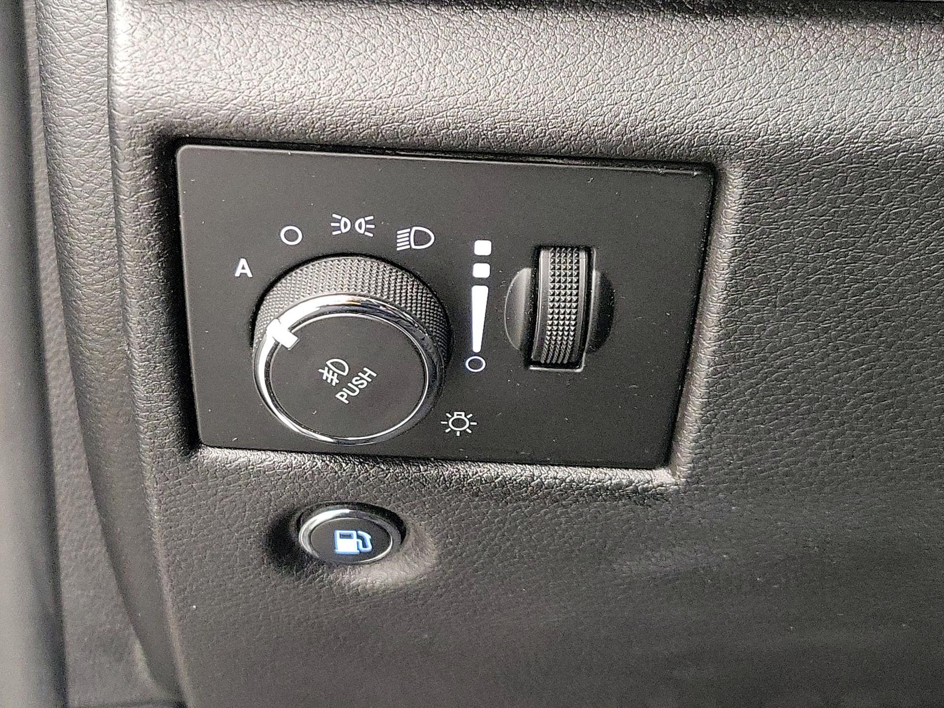 Thumbnail: 2017 Jeep Grand Cherokee - 13