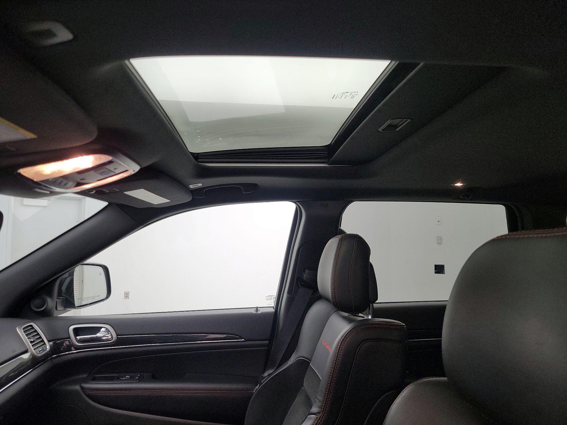 Thumbnail: 2017 Jeep Grand Cherokee - 20