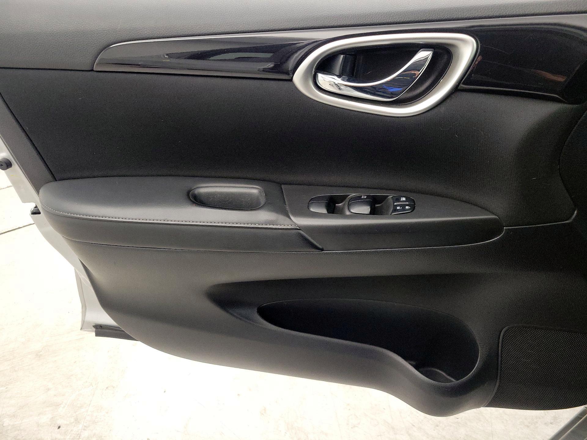 Thumbnail: 2019 Nissan Sentra - 12