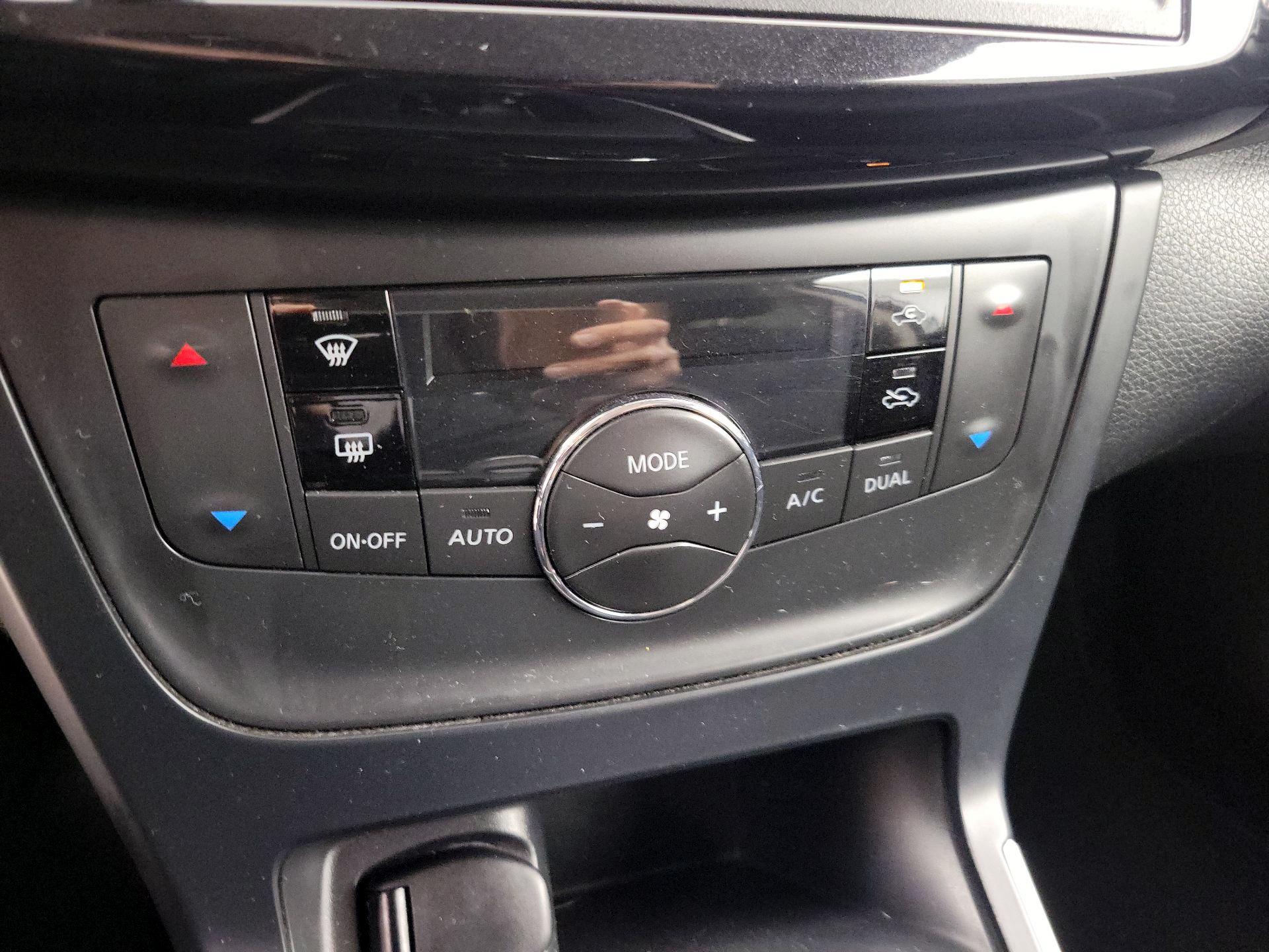 Thumbnail: 2019 Nissan Sentra - 16