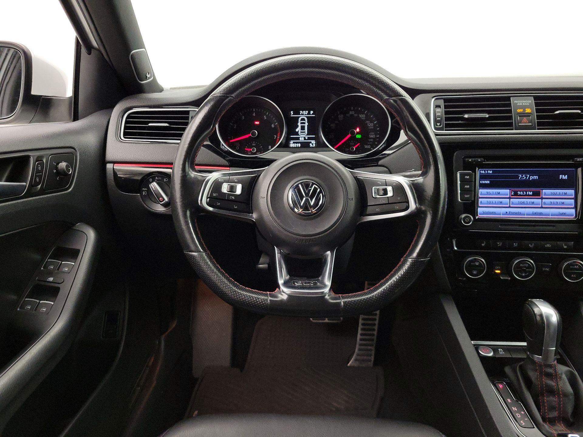 Thumbnail: 2015 Volkswagen Jetta - 10
