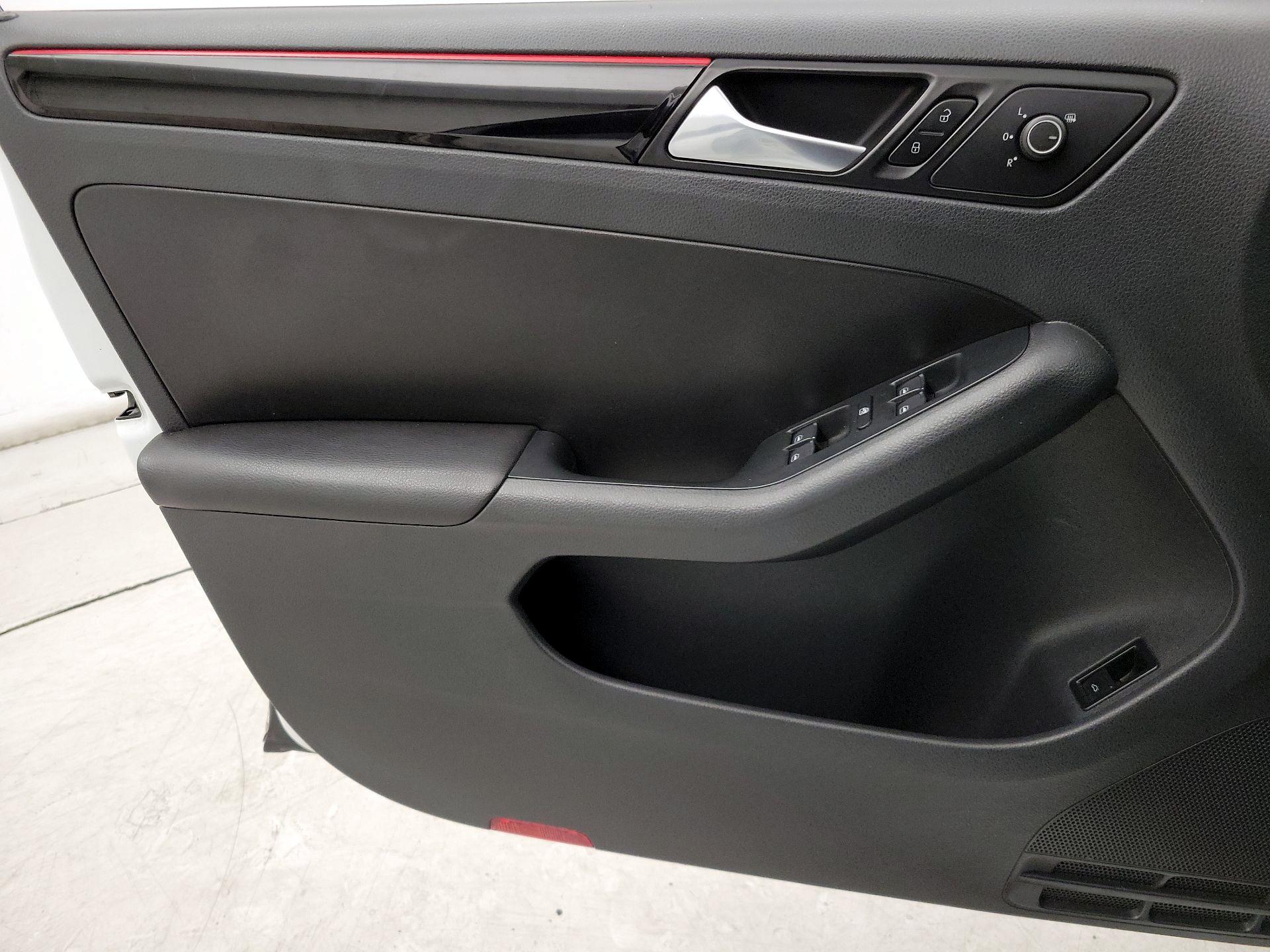 Thumbnail: 2015 Volkswagen Jetta - 12