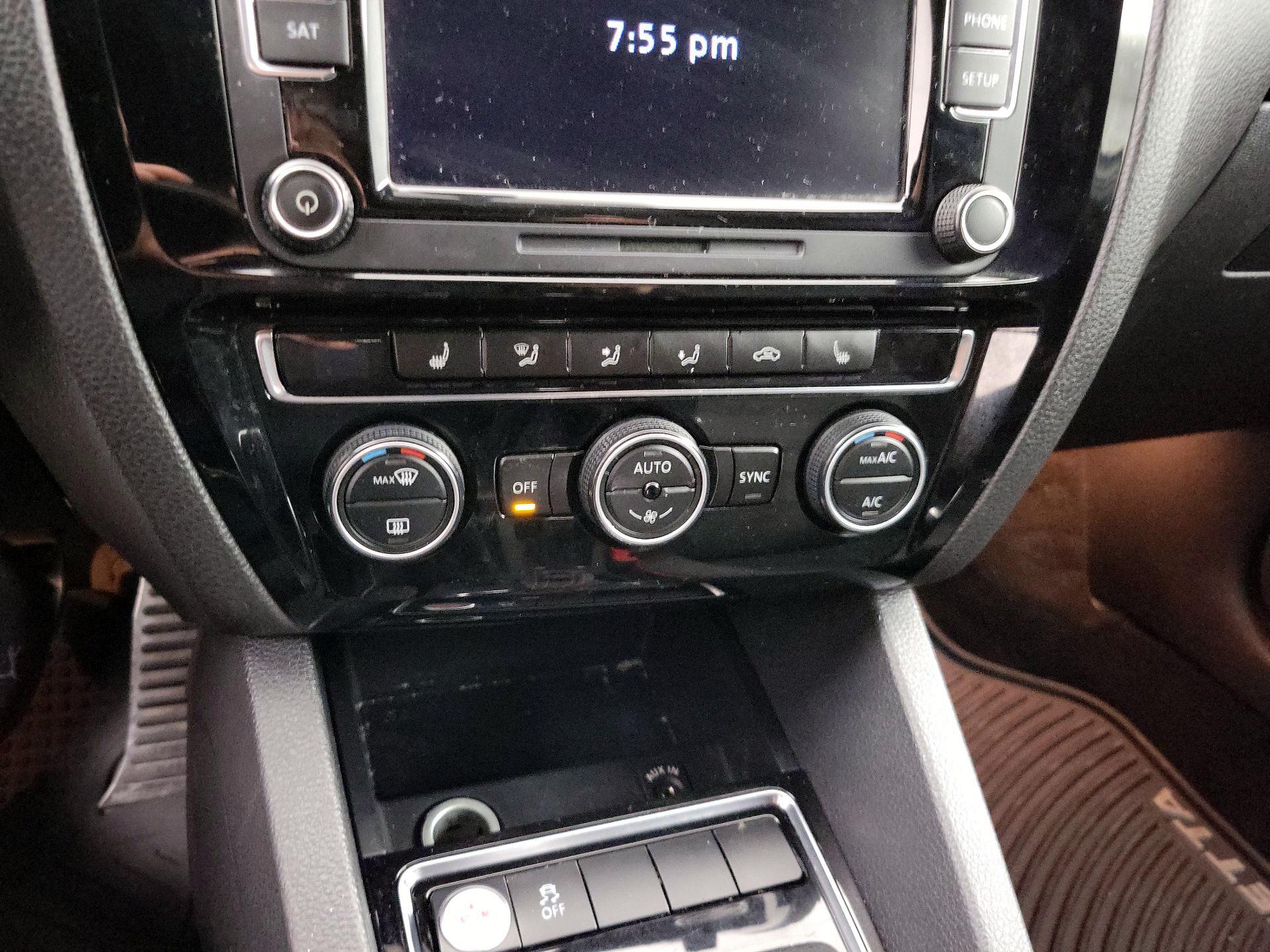 Thumbnail: 2015 Volkswagen Jetta - 16