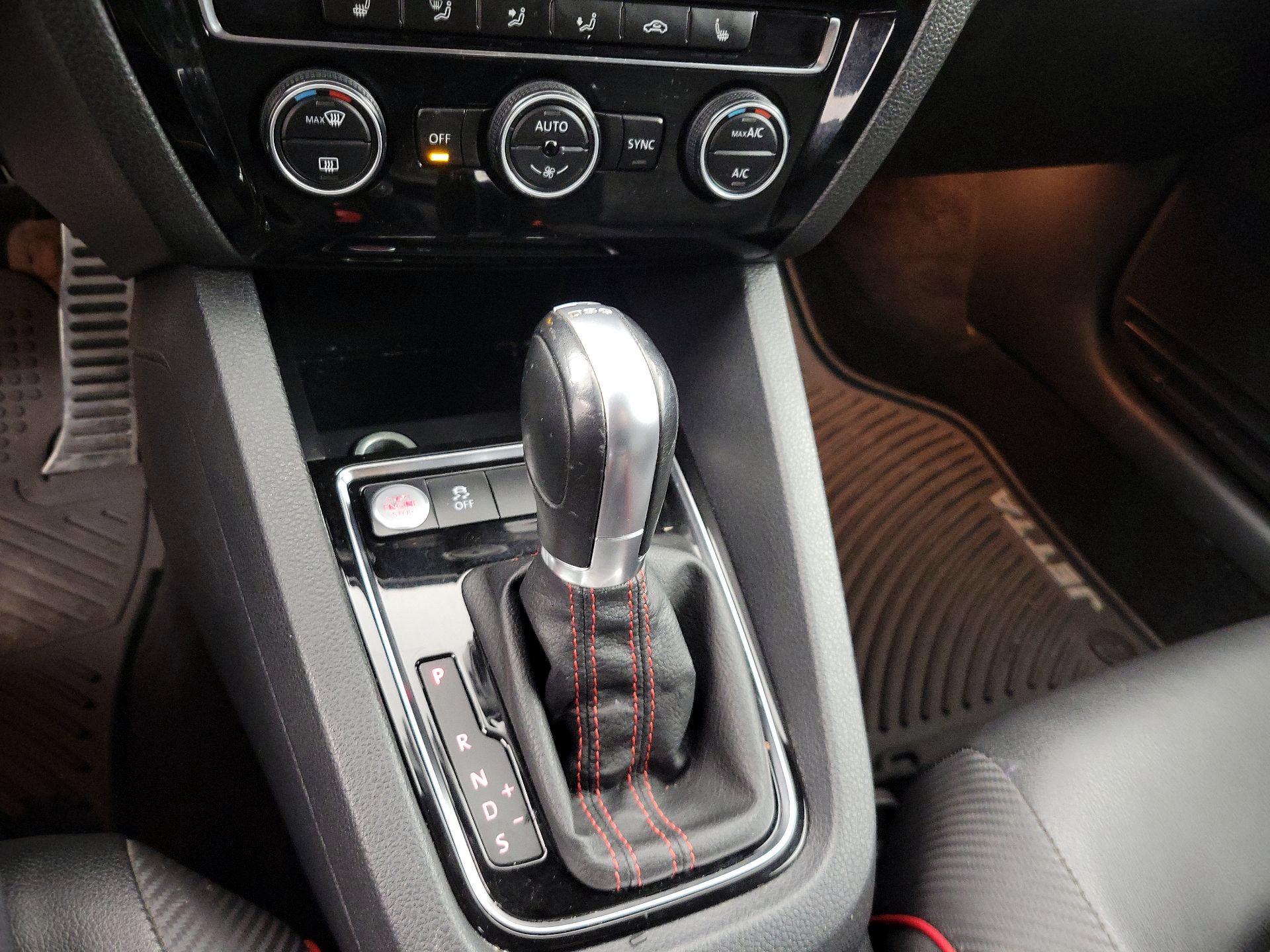 Thumbnail: 2015 Volkswagen Jetta - 17