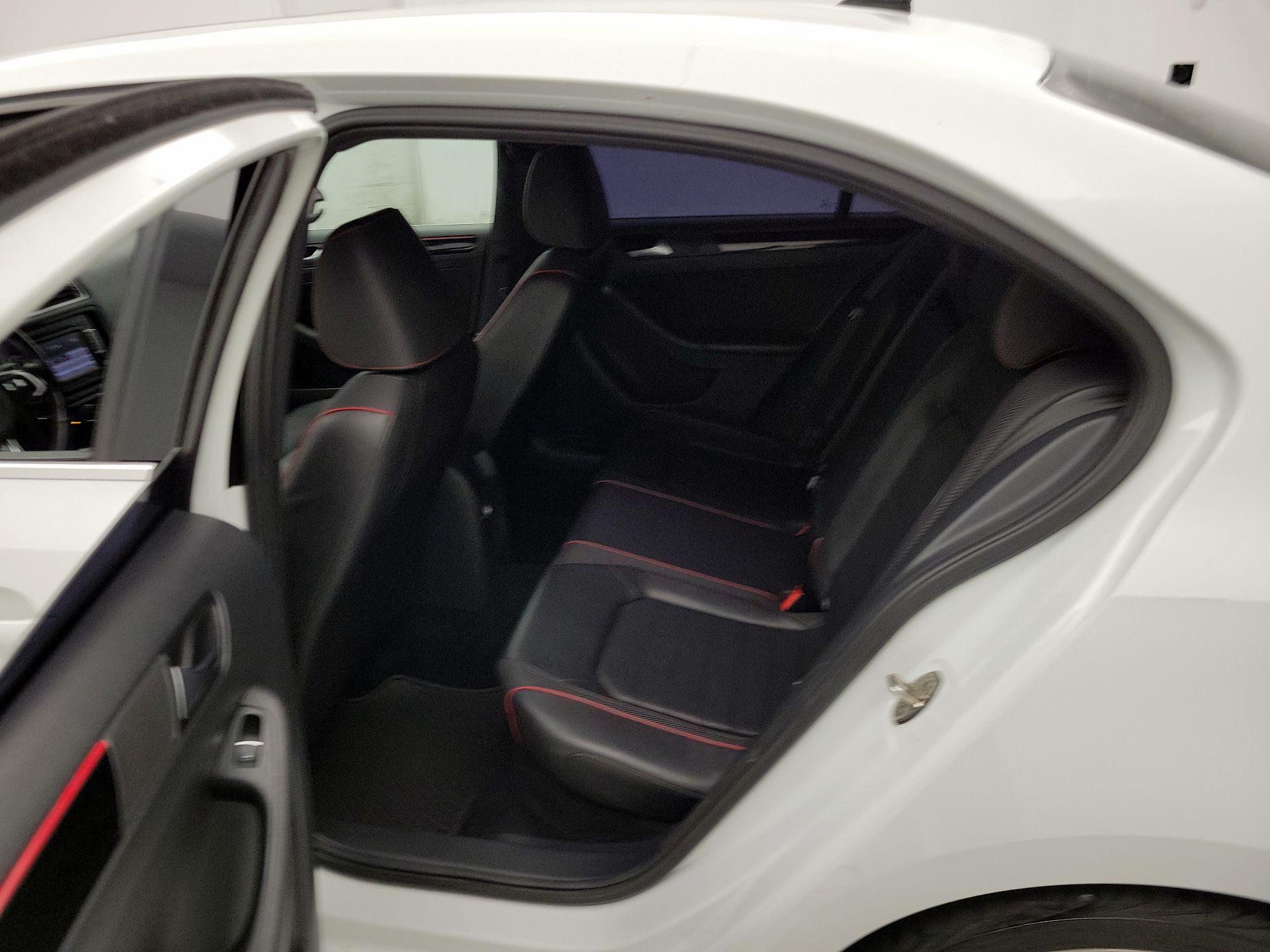 Thumbnail: 2015 Volkswagen Jetta - 19