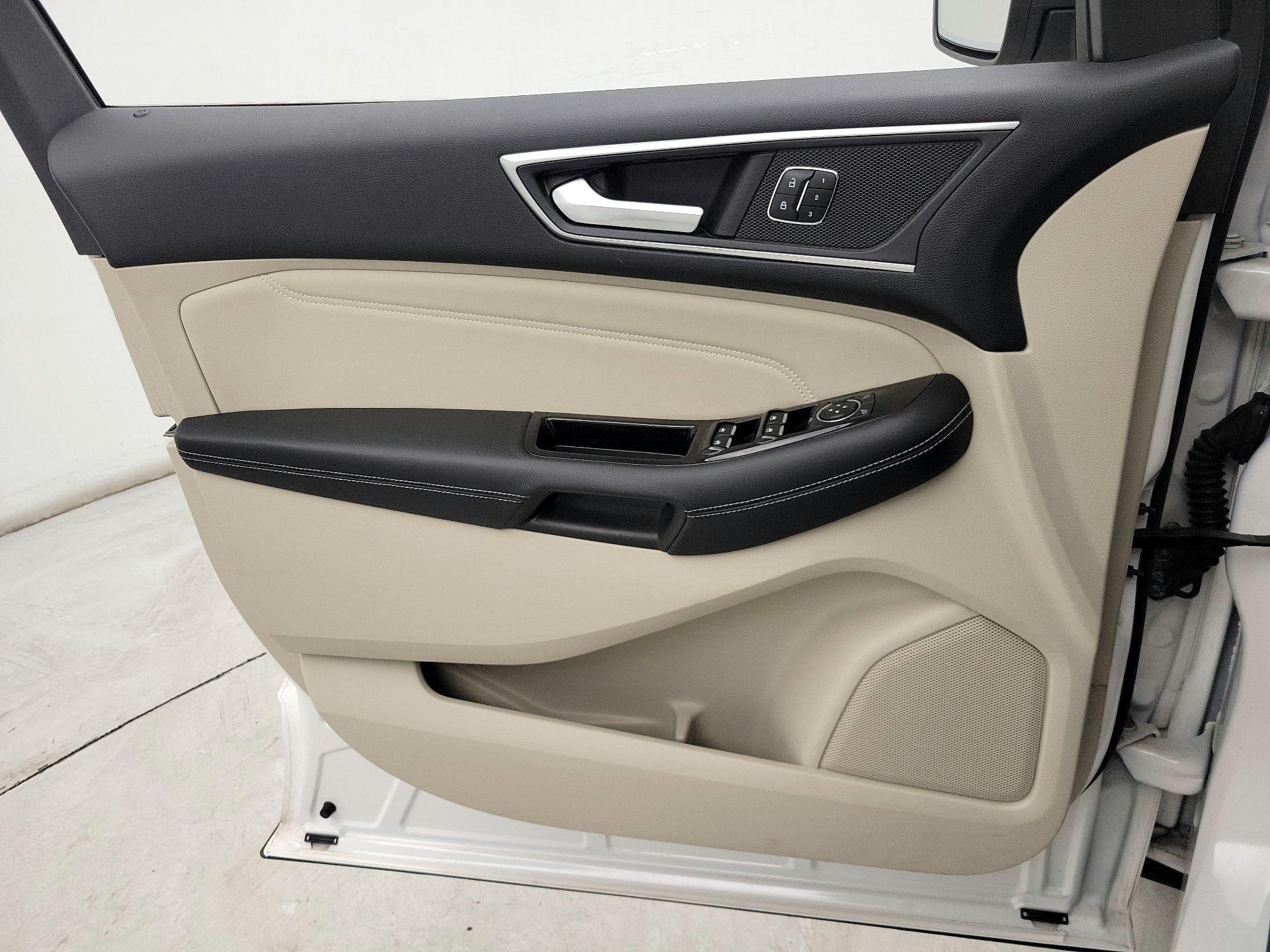 Thumbnail: 2017 Ford Edge - 12