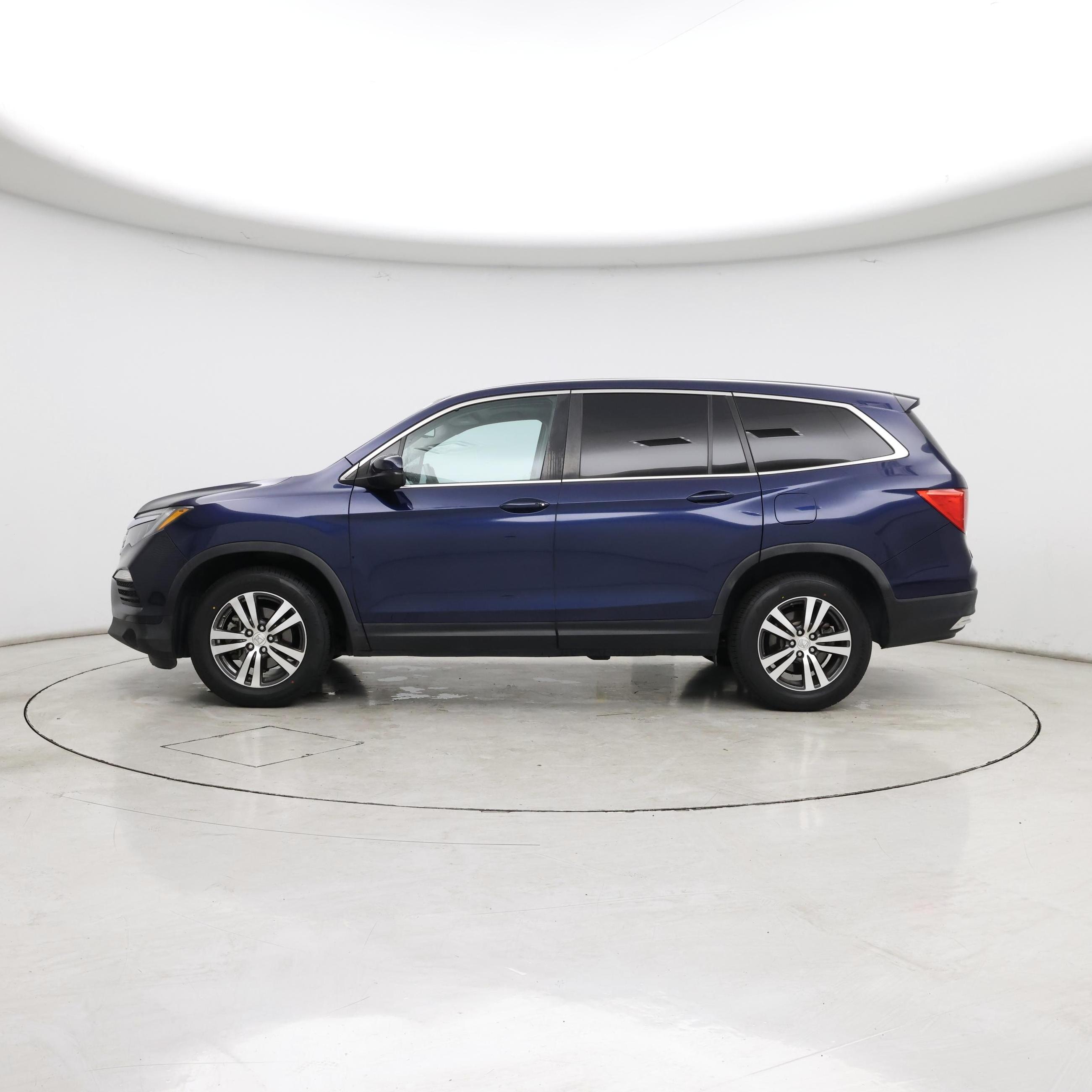 Thumbnail: 2016 Honda Pilot - 3