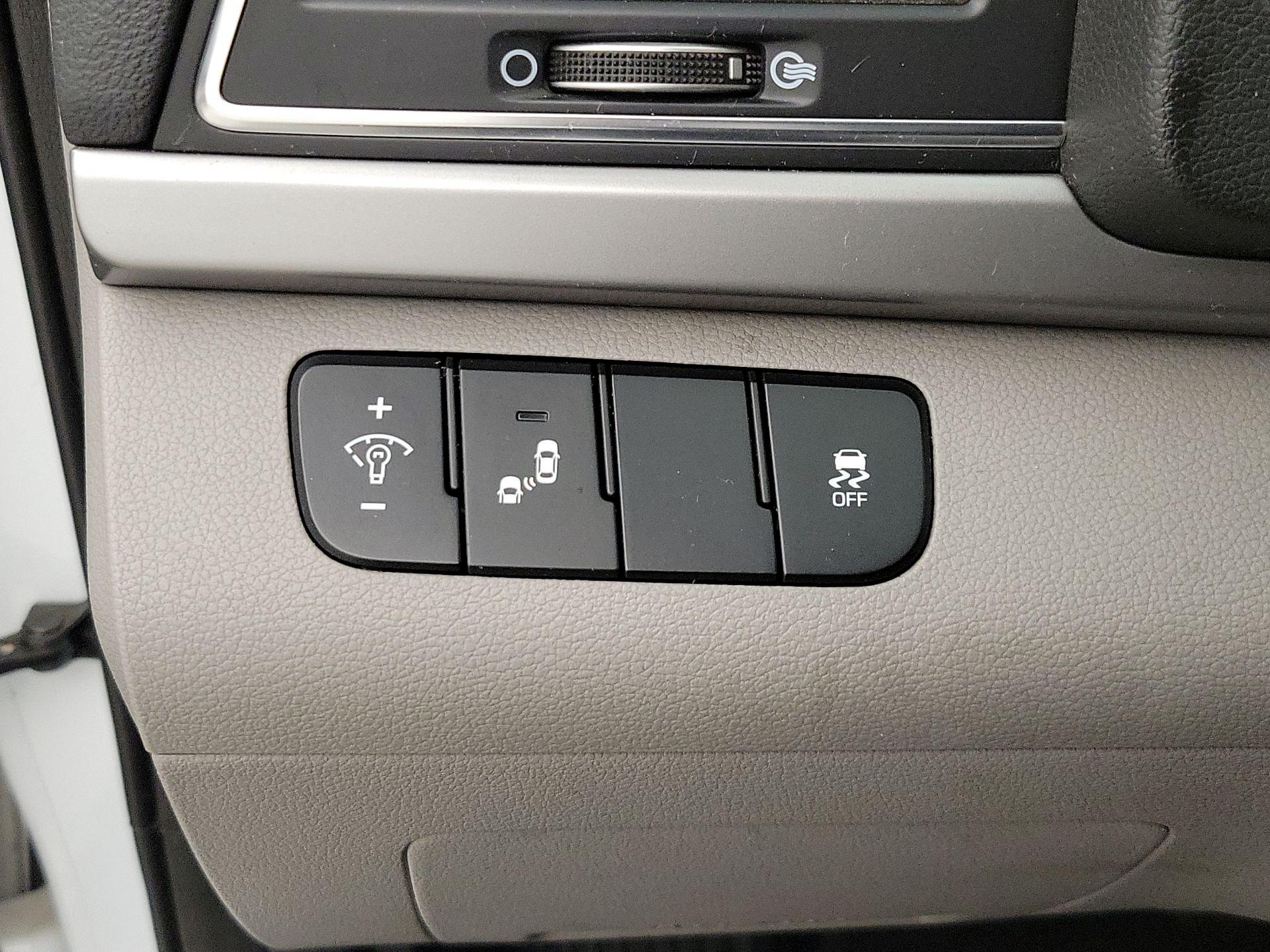 Thumbnail: 2017 Hyundai Elantra - 13