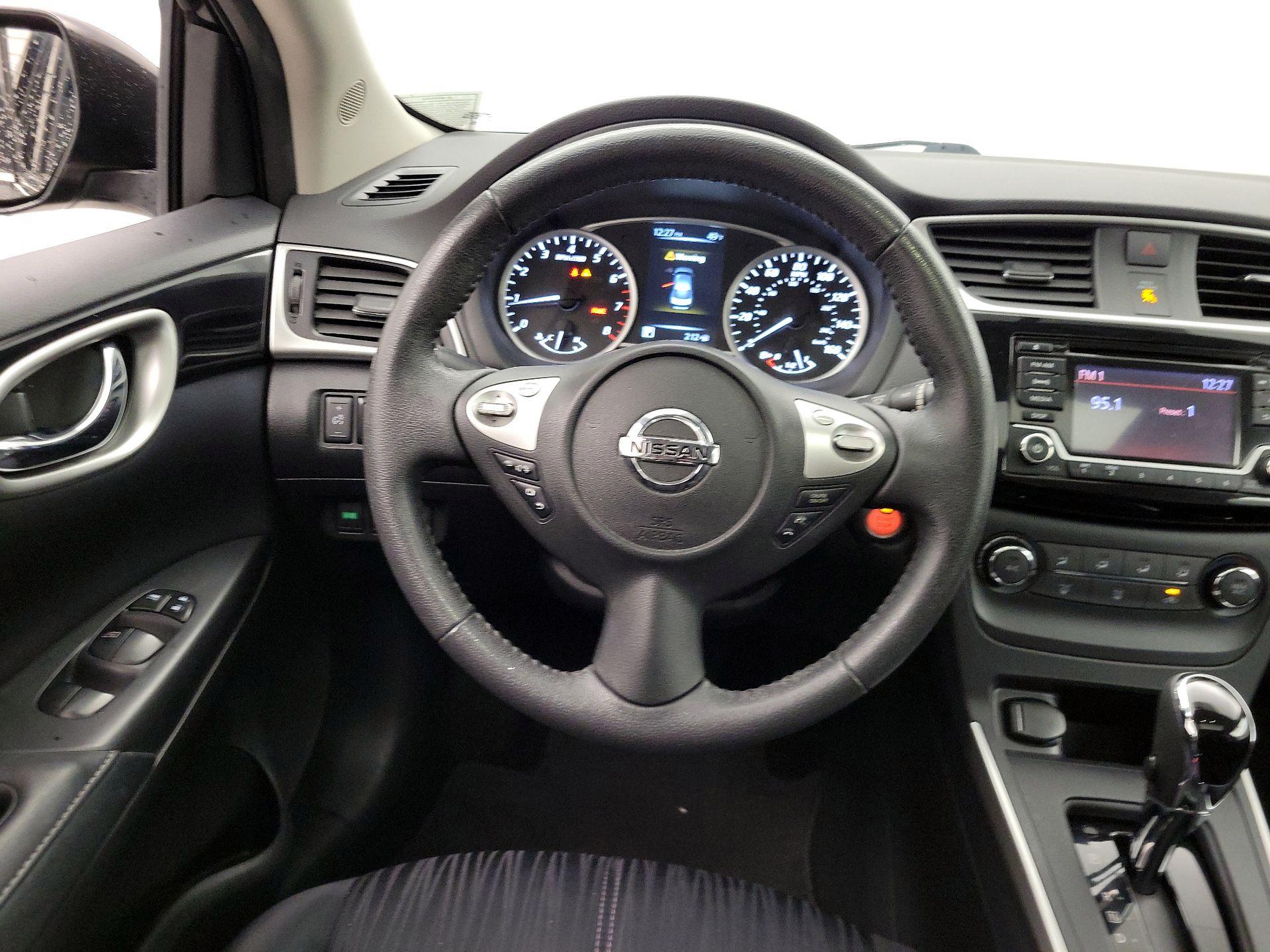 Thumbnail: 2016 Nissan Sentra - 10