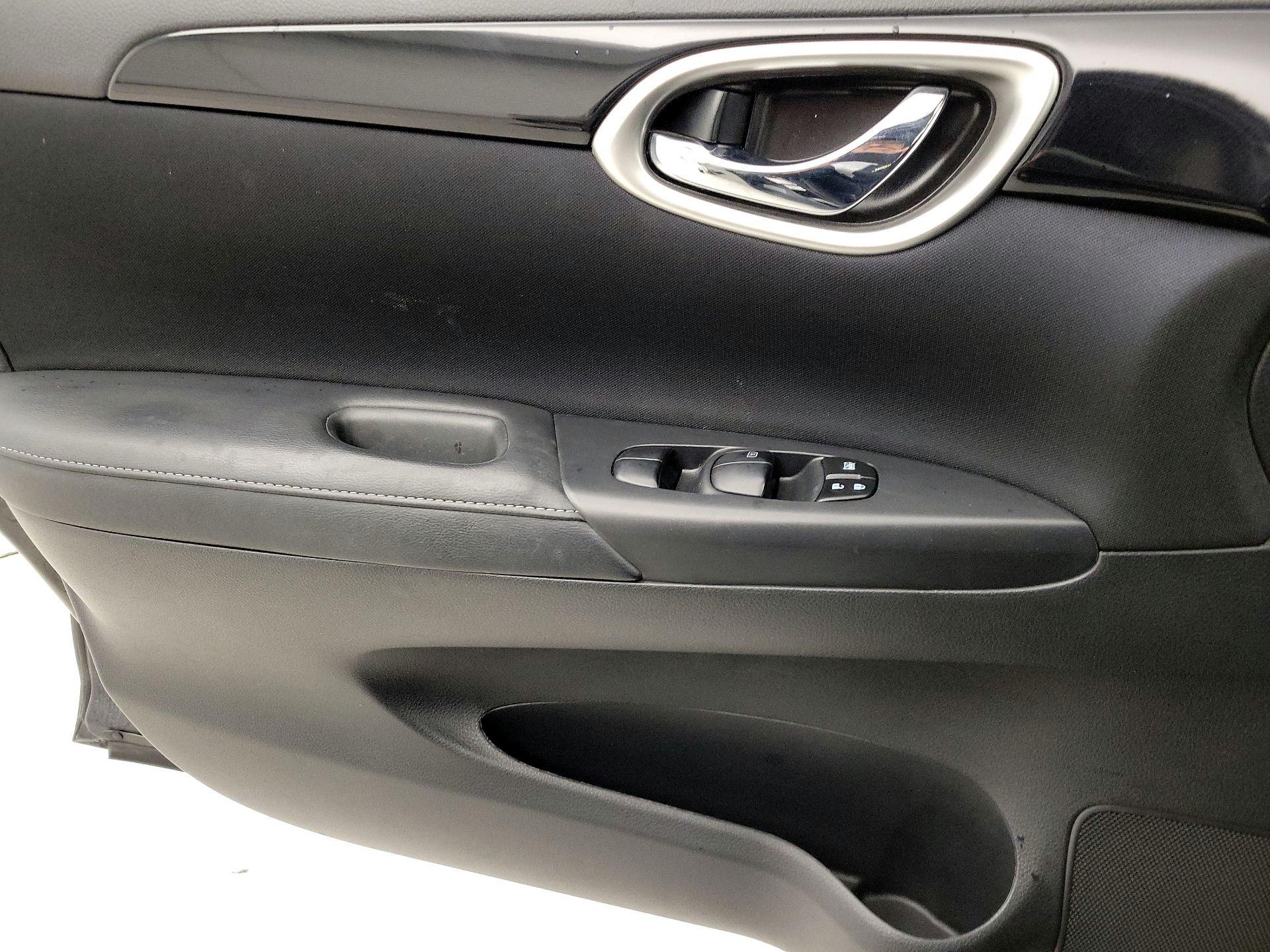 Thumbnail: 2016 Nissan Sentra - 12