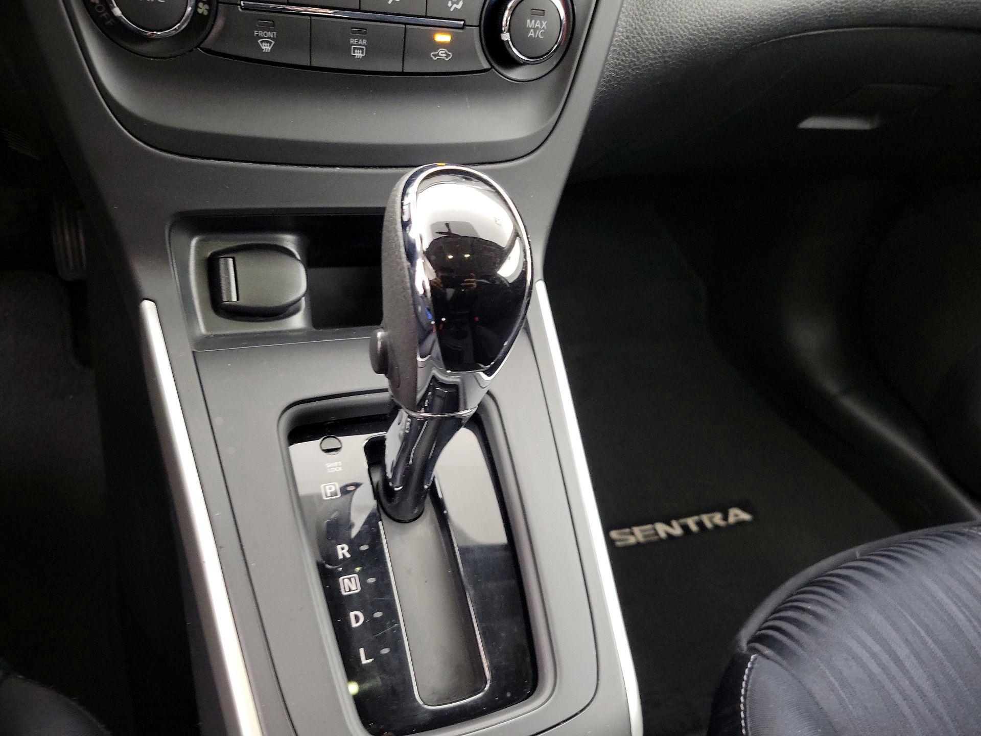 Thumbnail: 2016 Nissan Sentra - 17