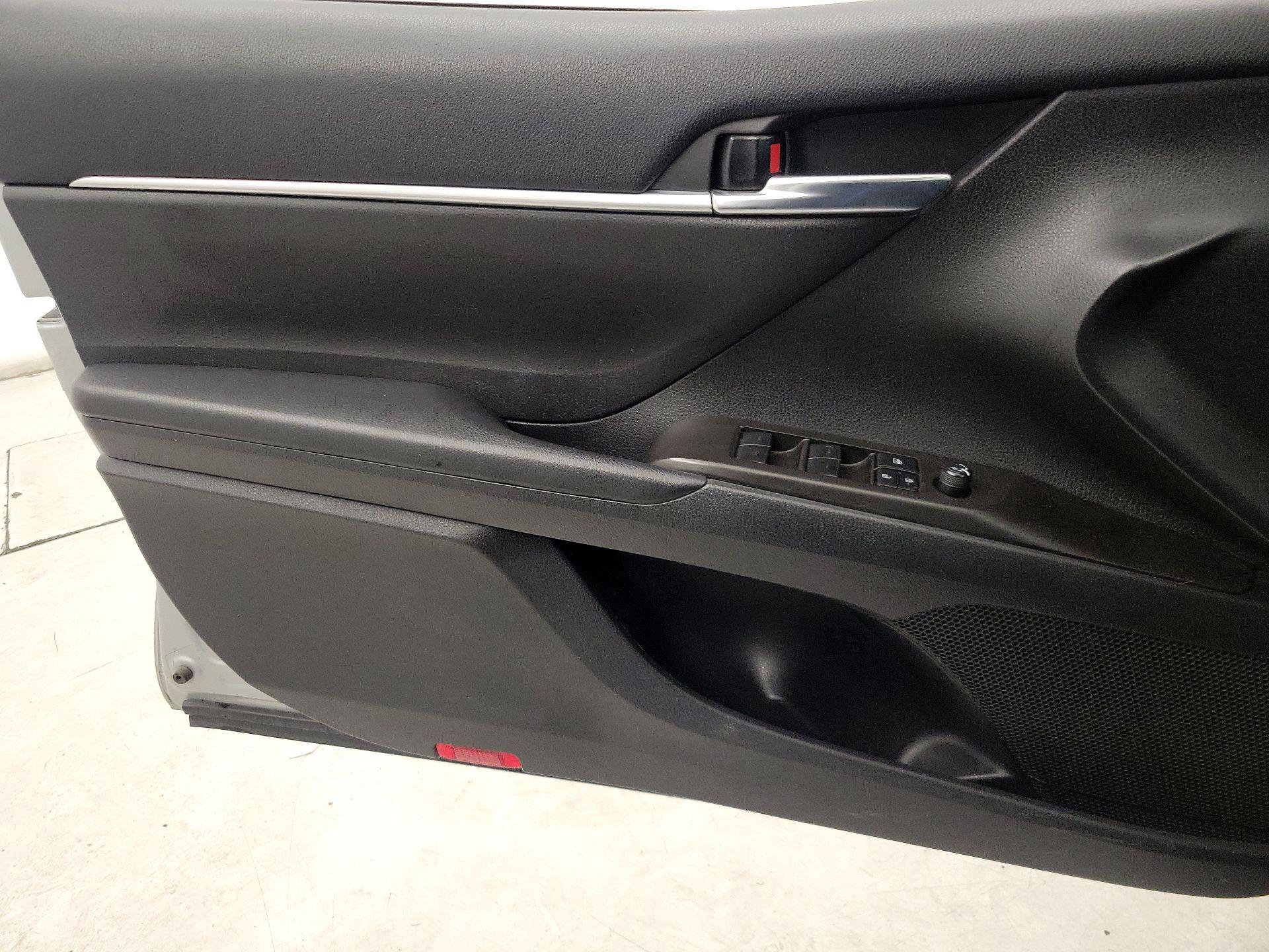 Thumbnail: 2022 Toyota Camry - 12