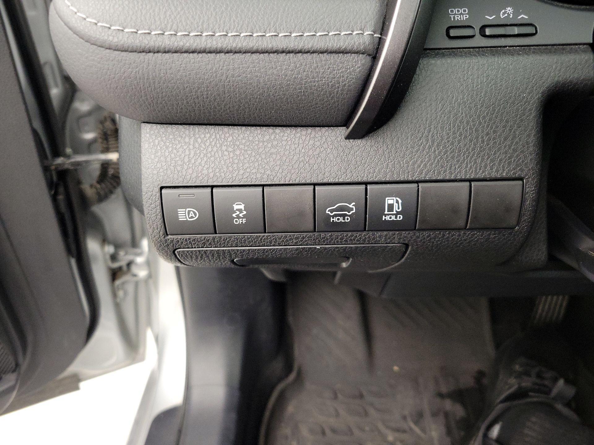 Thumbnail: 2022 Toyota Camry - 13