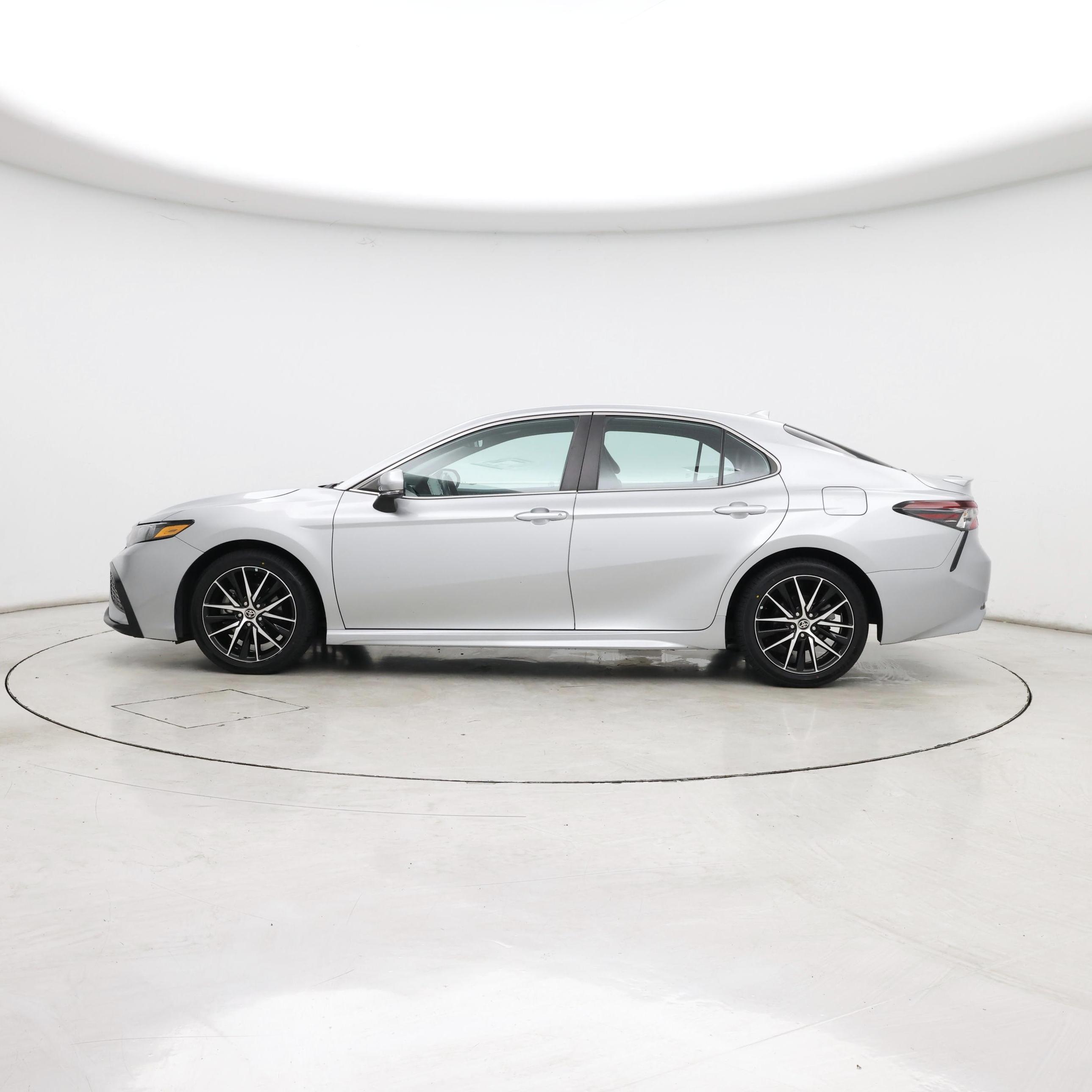 Thumbnail: 2022 Toyota Camry - 3