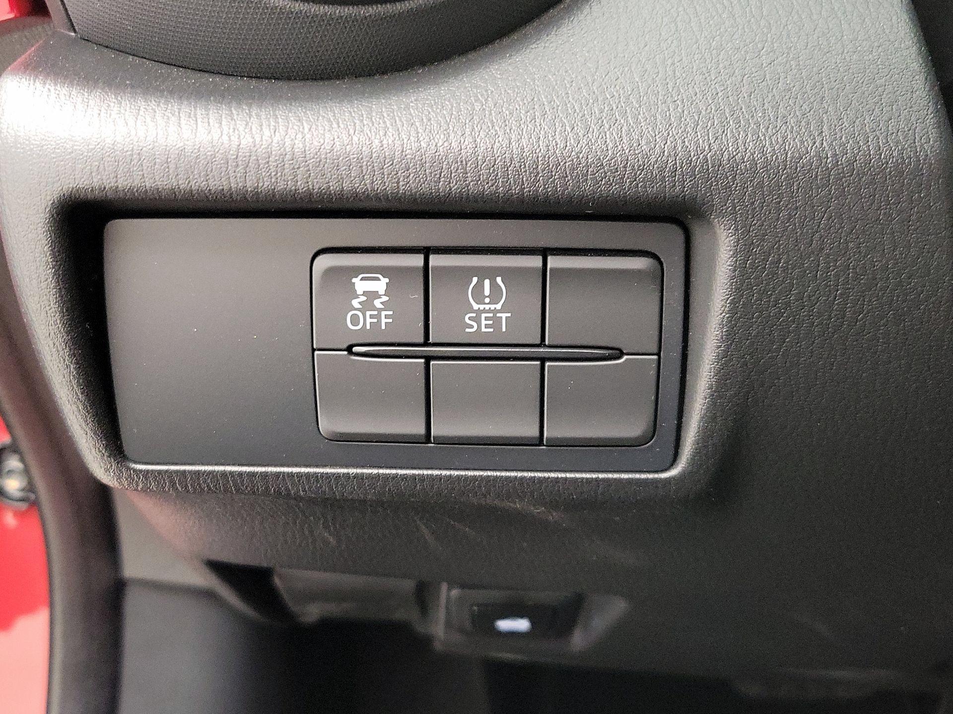 Thumbnail: 2016 Mazda MX-5 Miata - 13