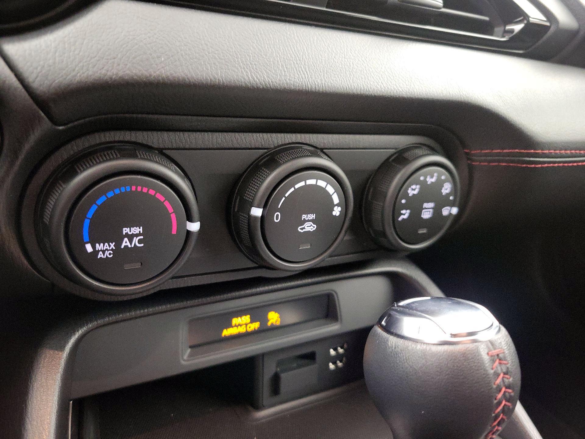 Thumbnail: 2016 Mazda MX-5 Miata - 16