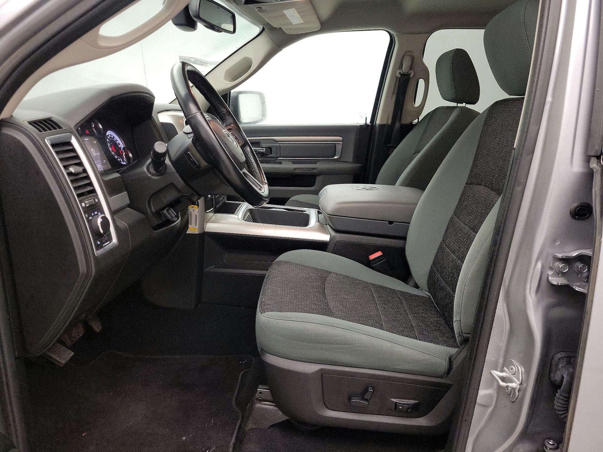 Thumbnail: 2020 RAM 1500 Classic - 11