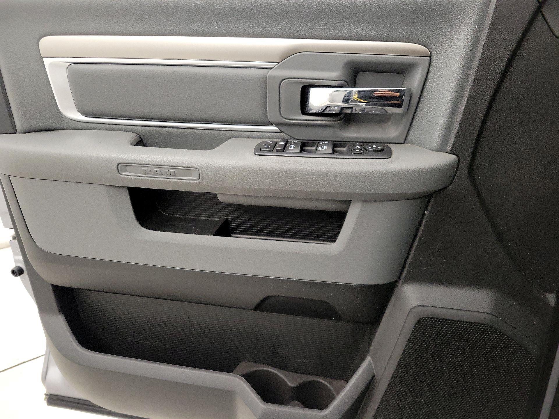 Thumbnail: 2020 RAM 1500 Classic - 12