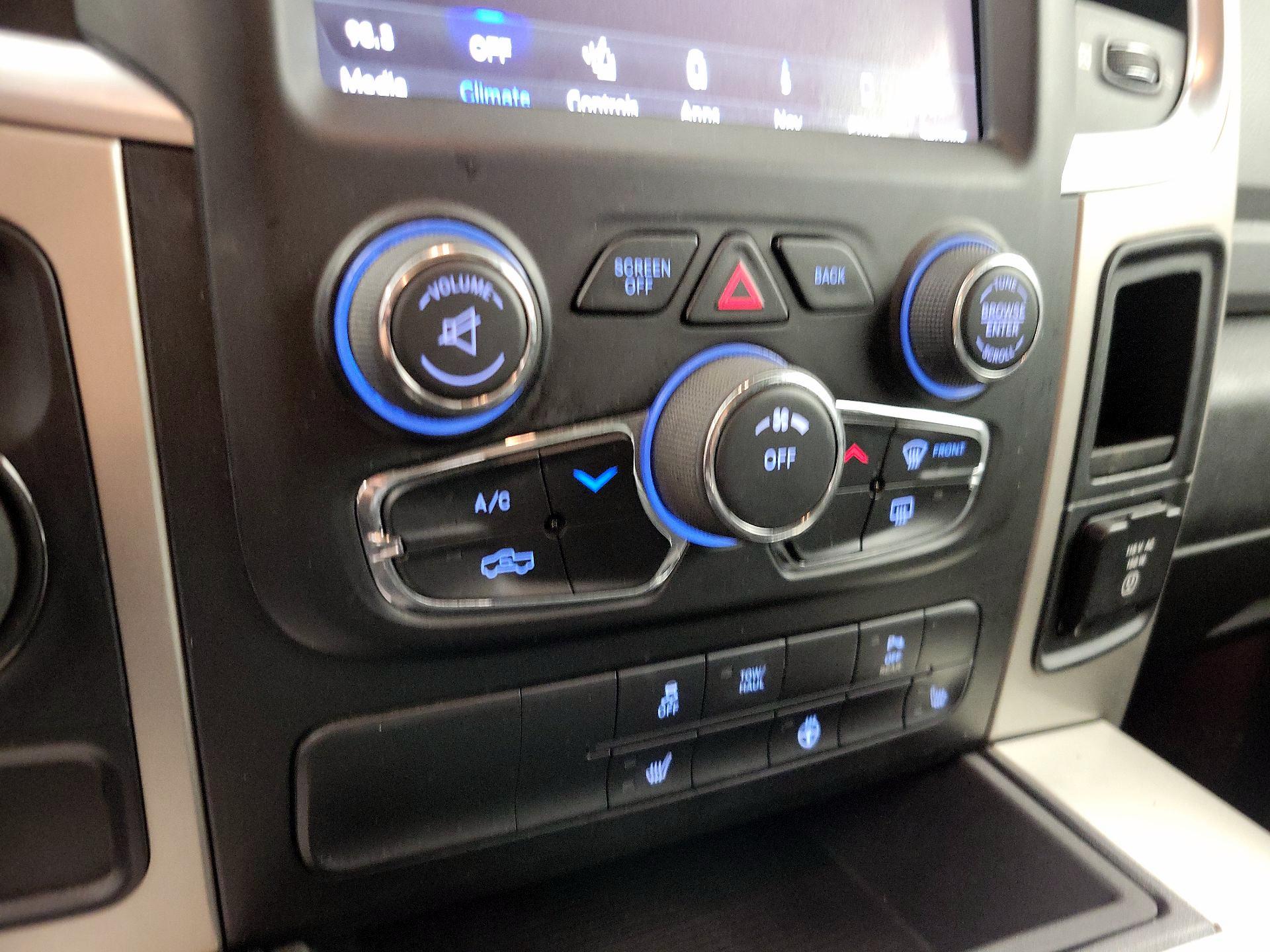 Thumbnail: 2020 RAM 1500 Classic - 17