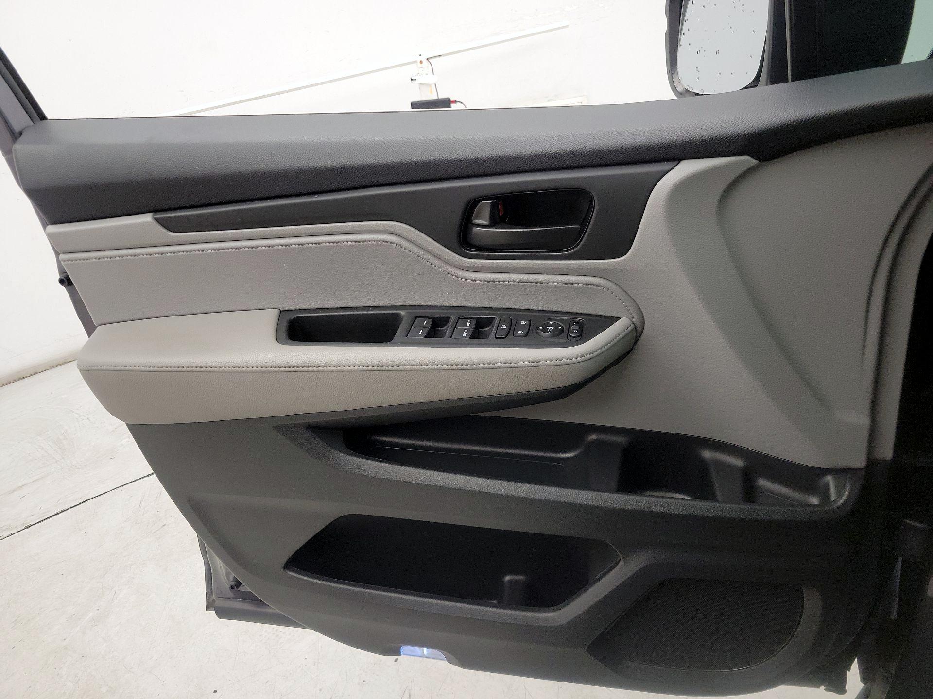 Thumbnail: 2019 Honda Odyssey - 12