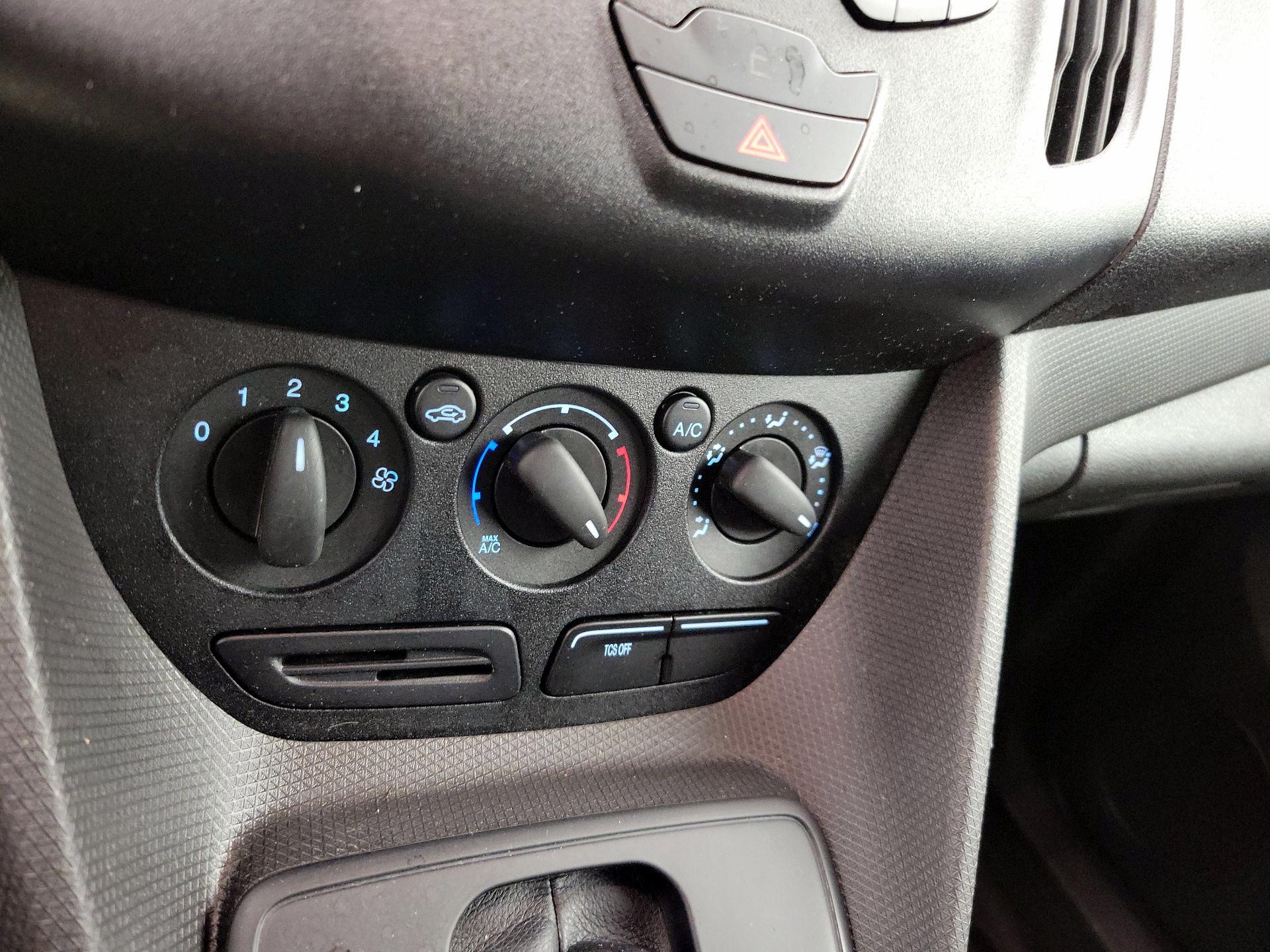 Thumbnail: 2016 Ford Transit Series - 15