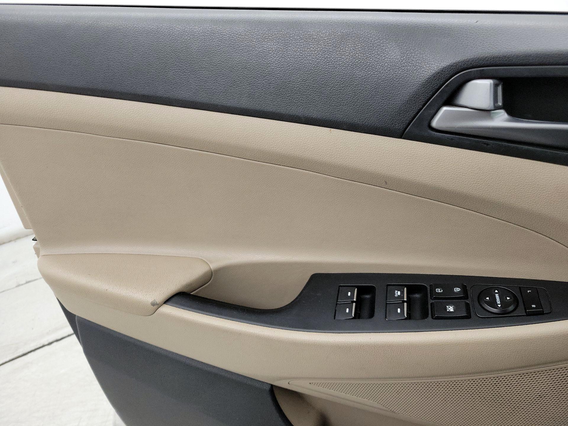 Thumbnail: 2016 Hyundai Tucson - 12