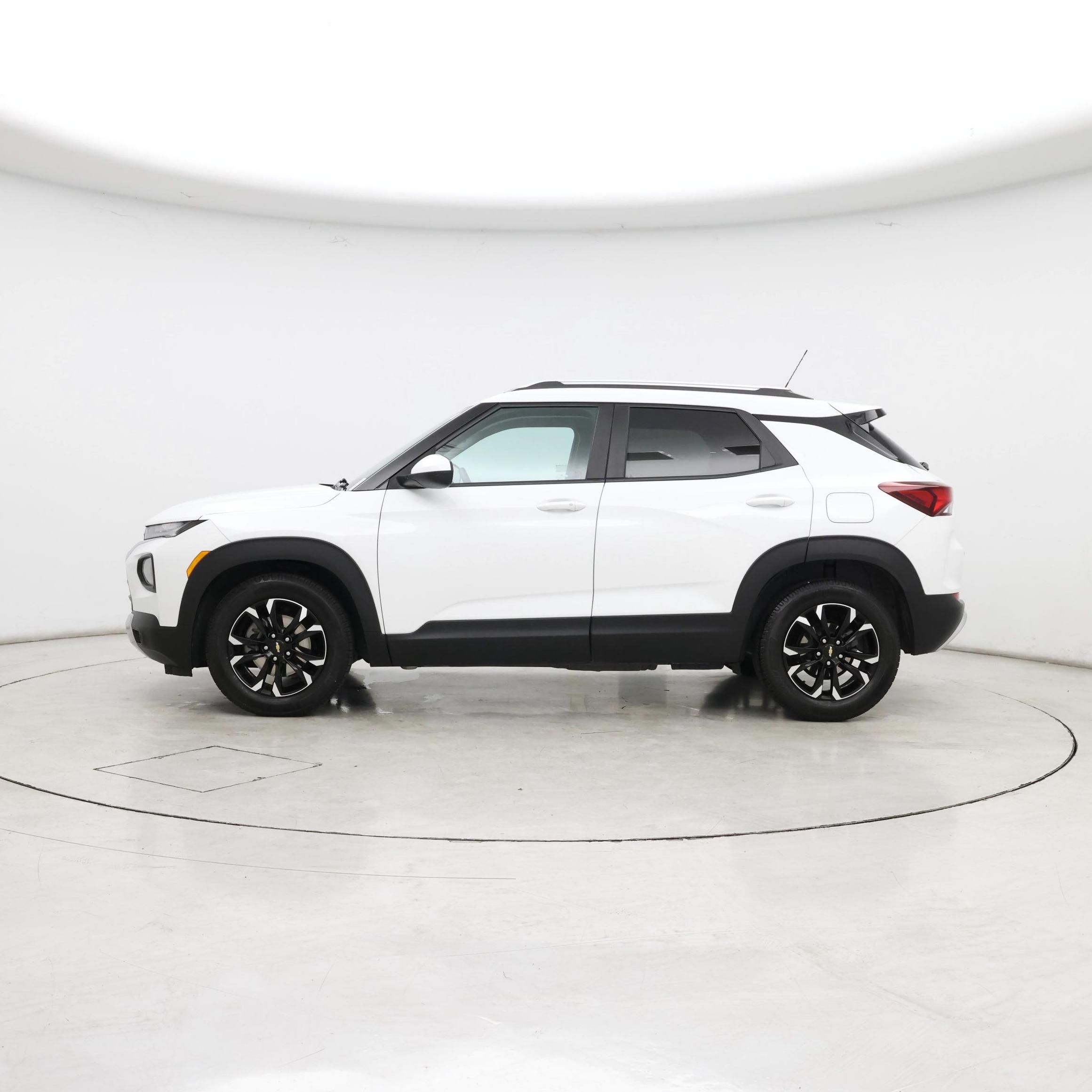 Thumbnail: 2023 Chevrolet TrailBlazer - 3