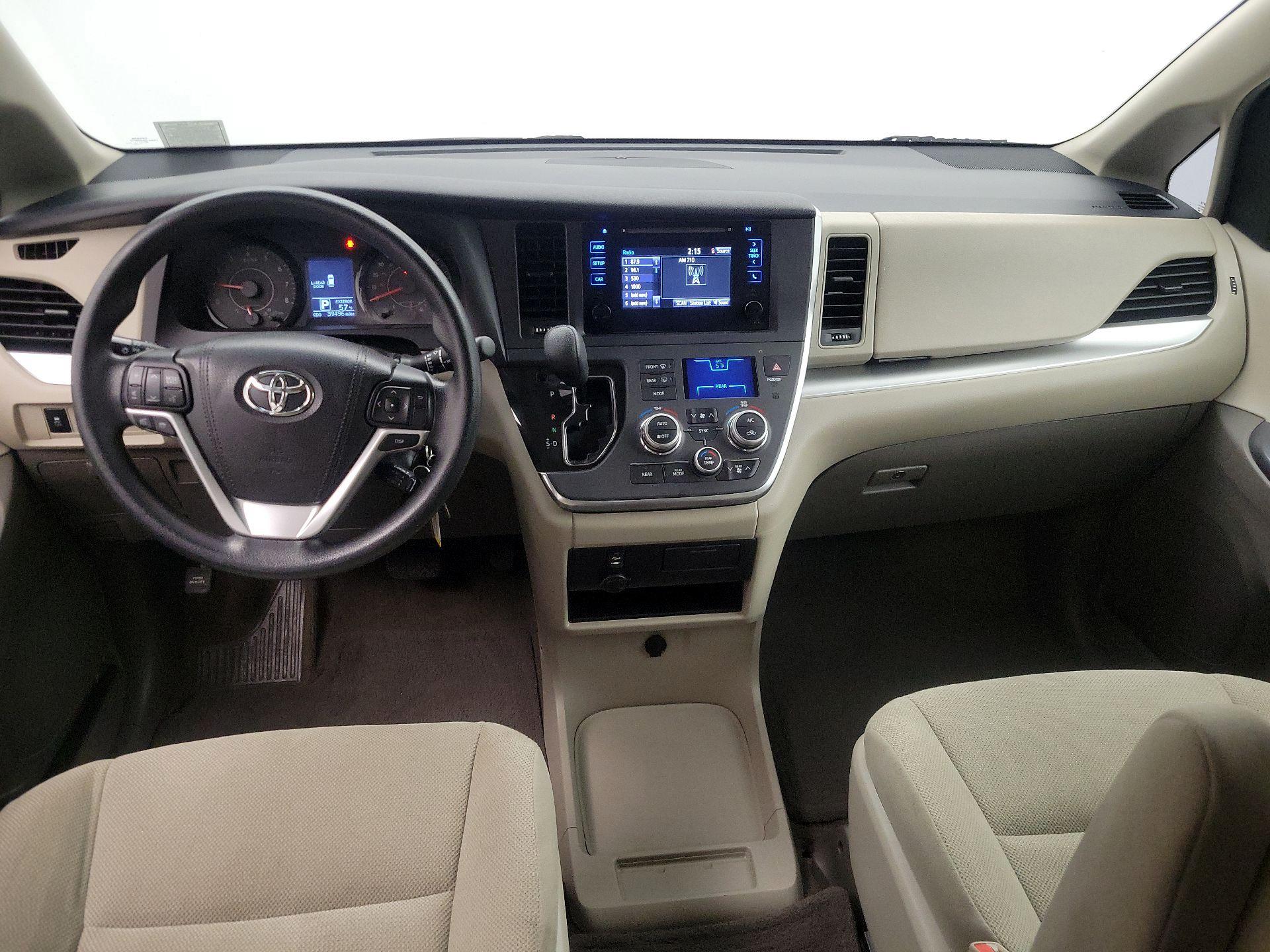 Thumbnail: 2017 Toyota Sienna - 9