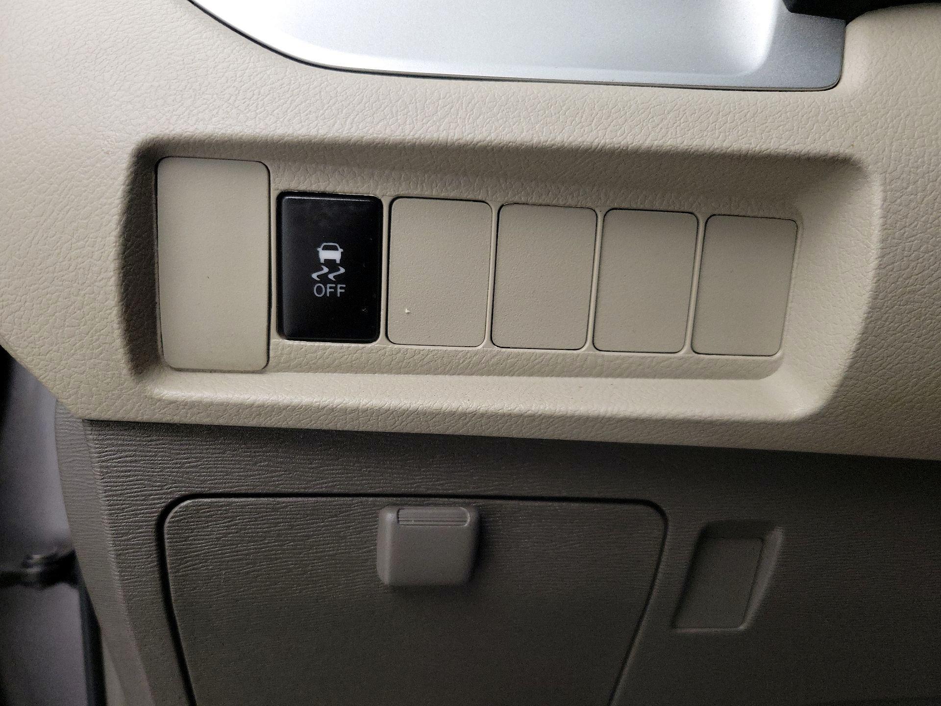 Thumbnail: 2017 Toyota Sienna - 13