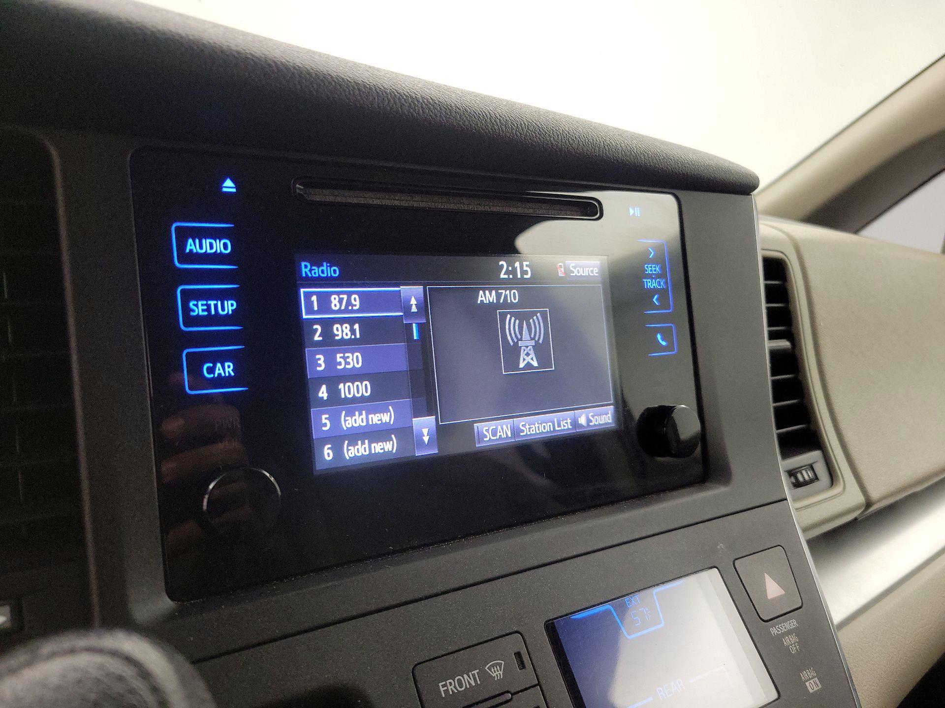 Thumbnail: 2017 Toyota Sienna - 15