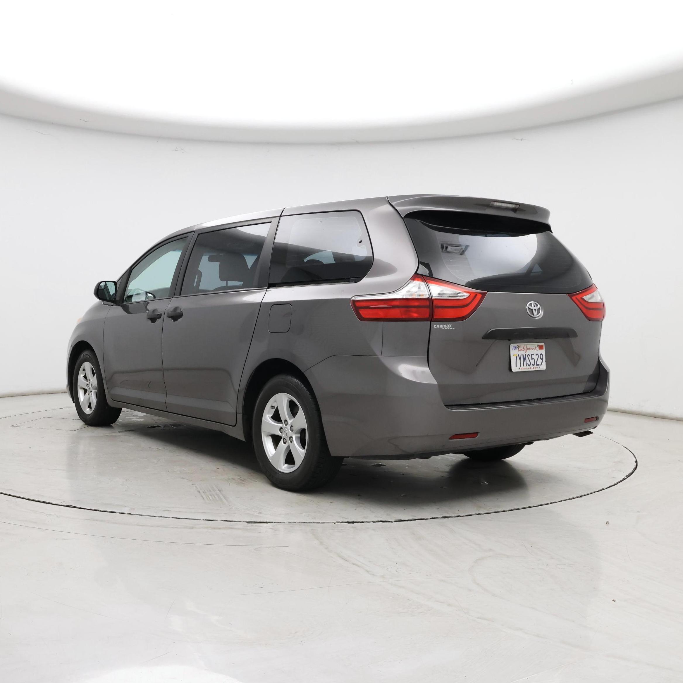 Thumbnail: 2017 Toyota Sienna - 2