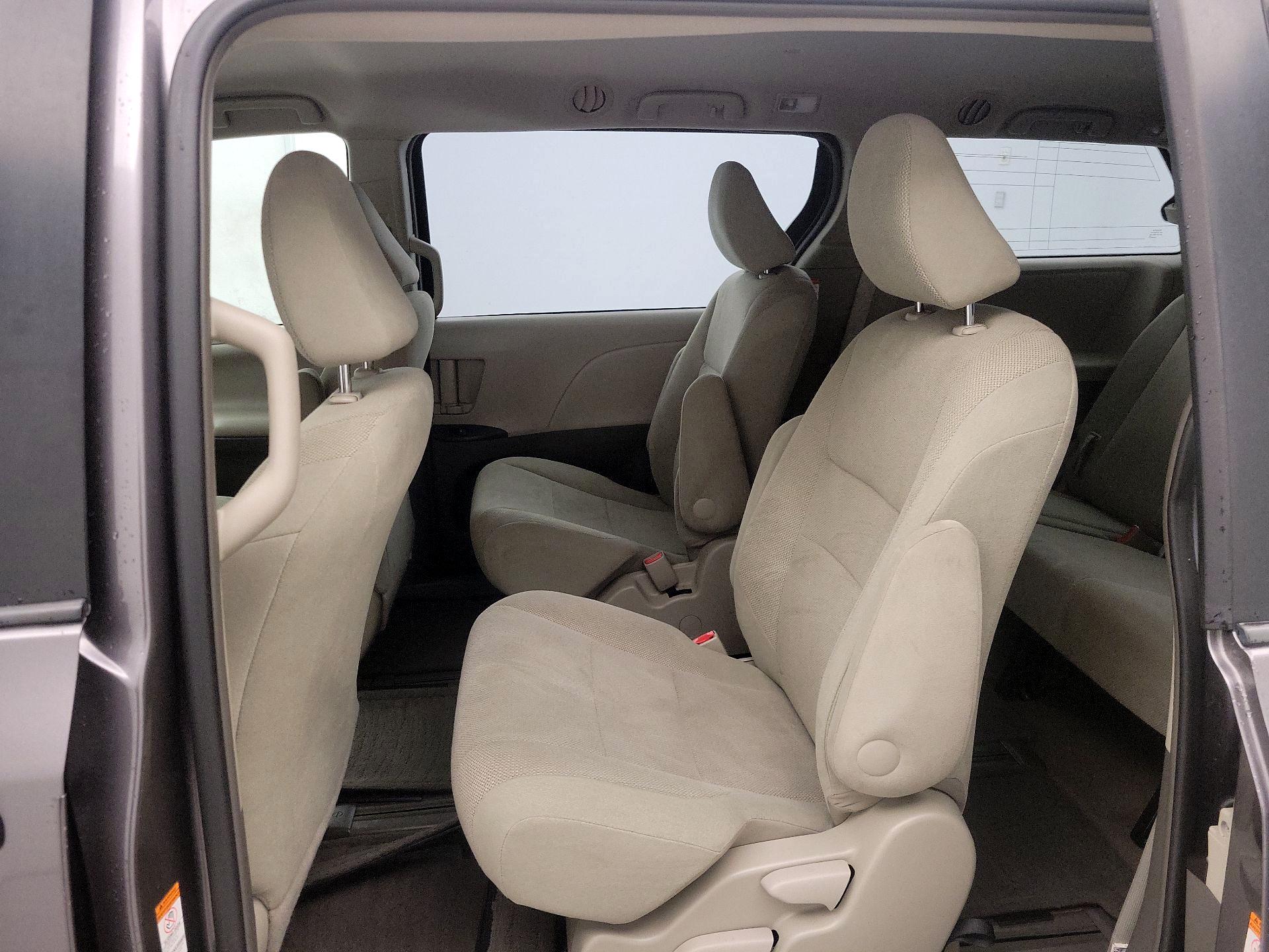 Thumbnail: 2017 Toyota Sienna - 19