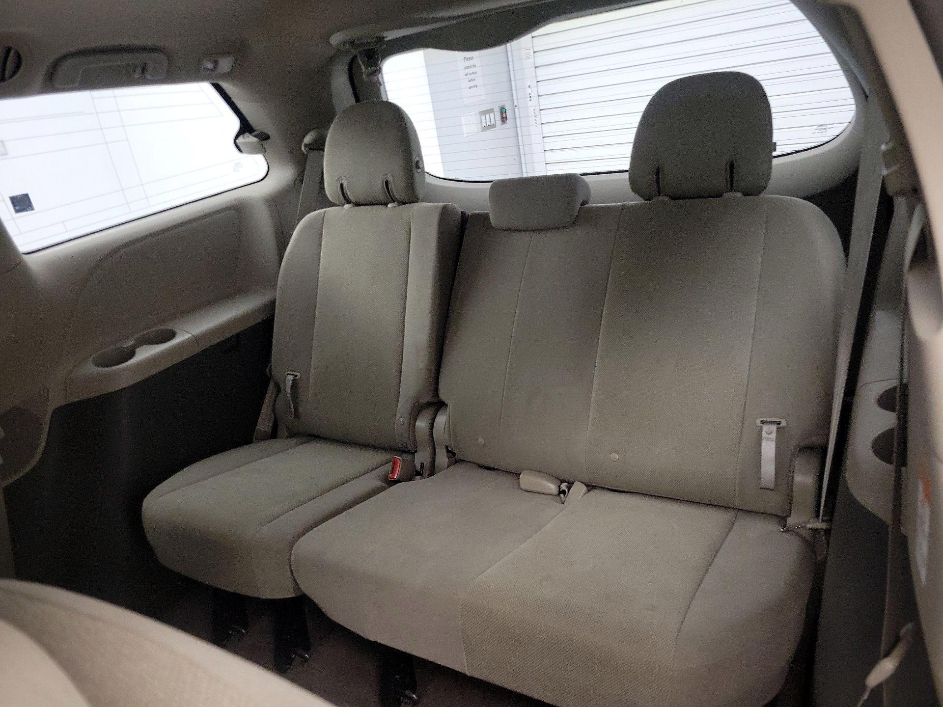 Thumbnail: 2017 Toyota Sienna - 20