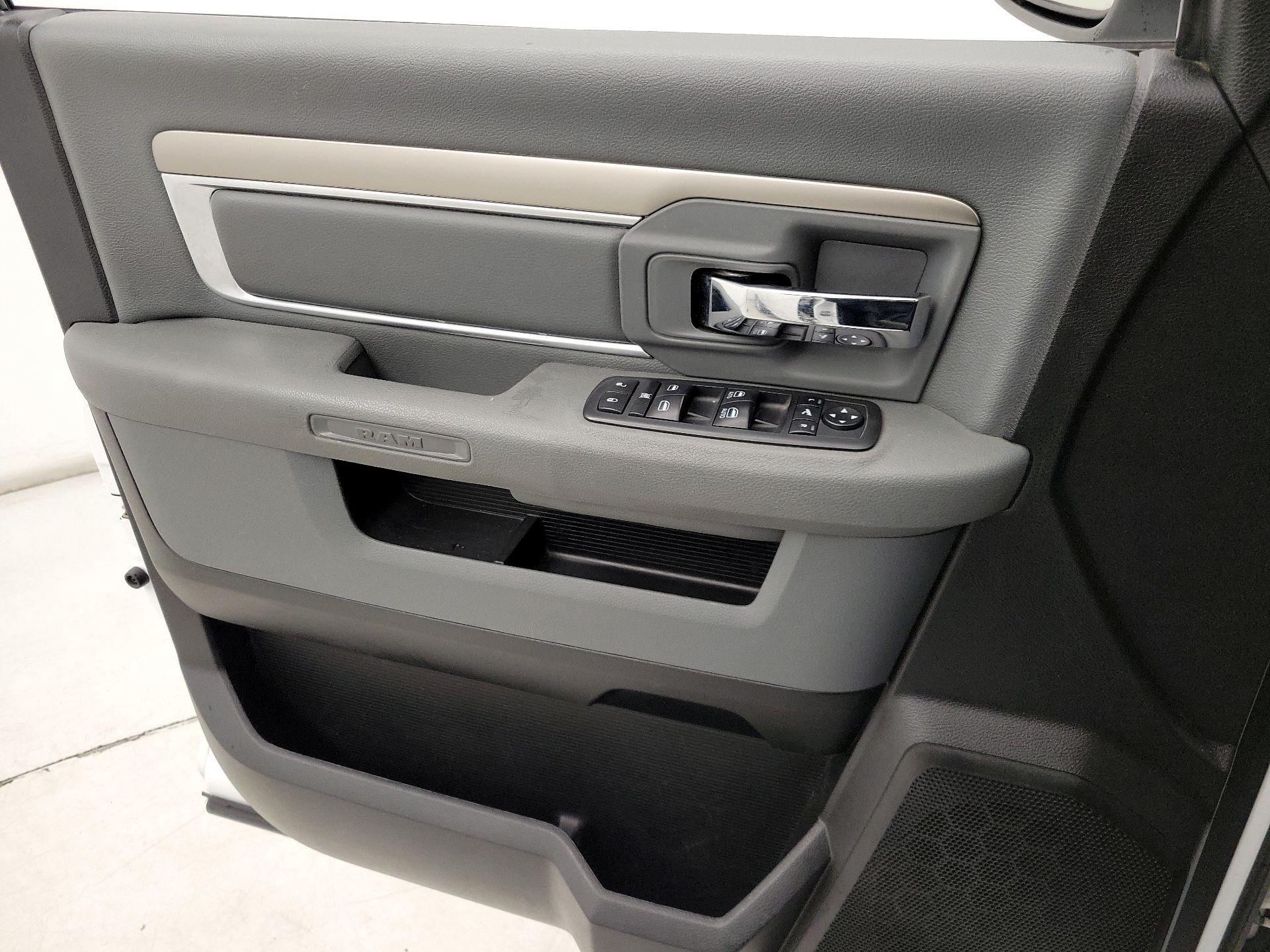 Thumbnail: 2019 RAM 1500 Classic - 12