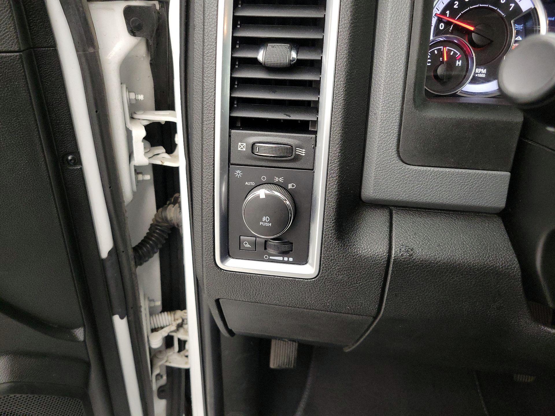 Thumbnail: 2019 RAM 1500 Classic - 13