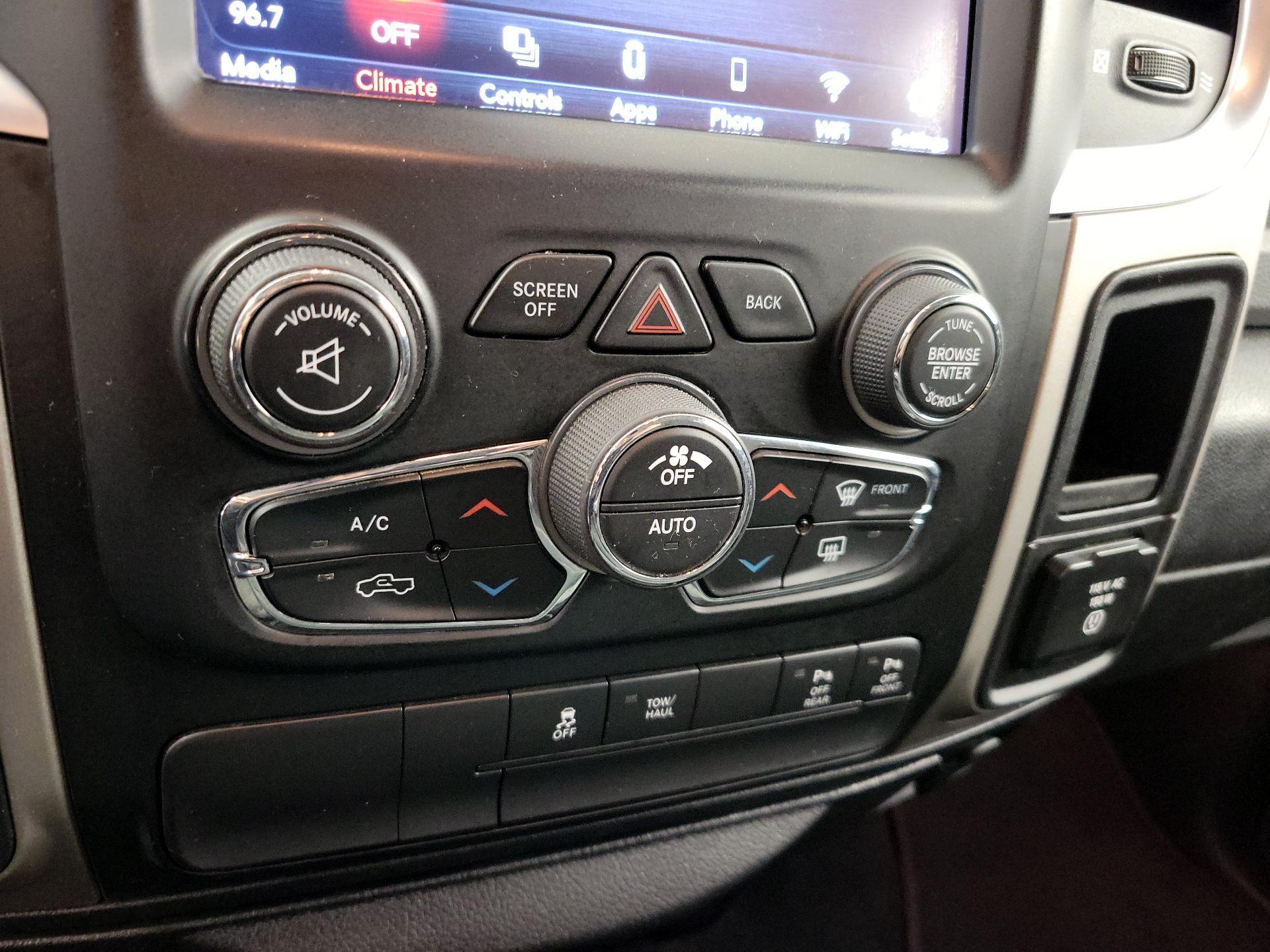 Thumbnail: 2019 RAM 1500 Classic - 16