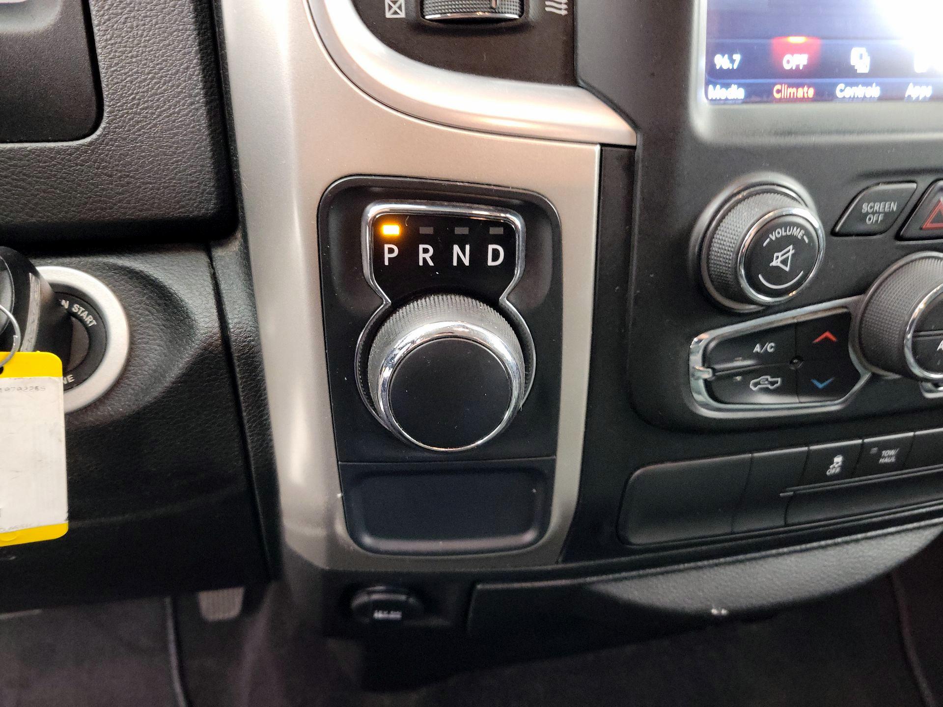 Thumbnail: 2019 RAM 1500 Classic - 17