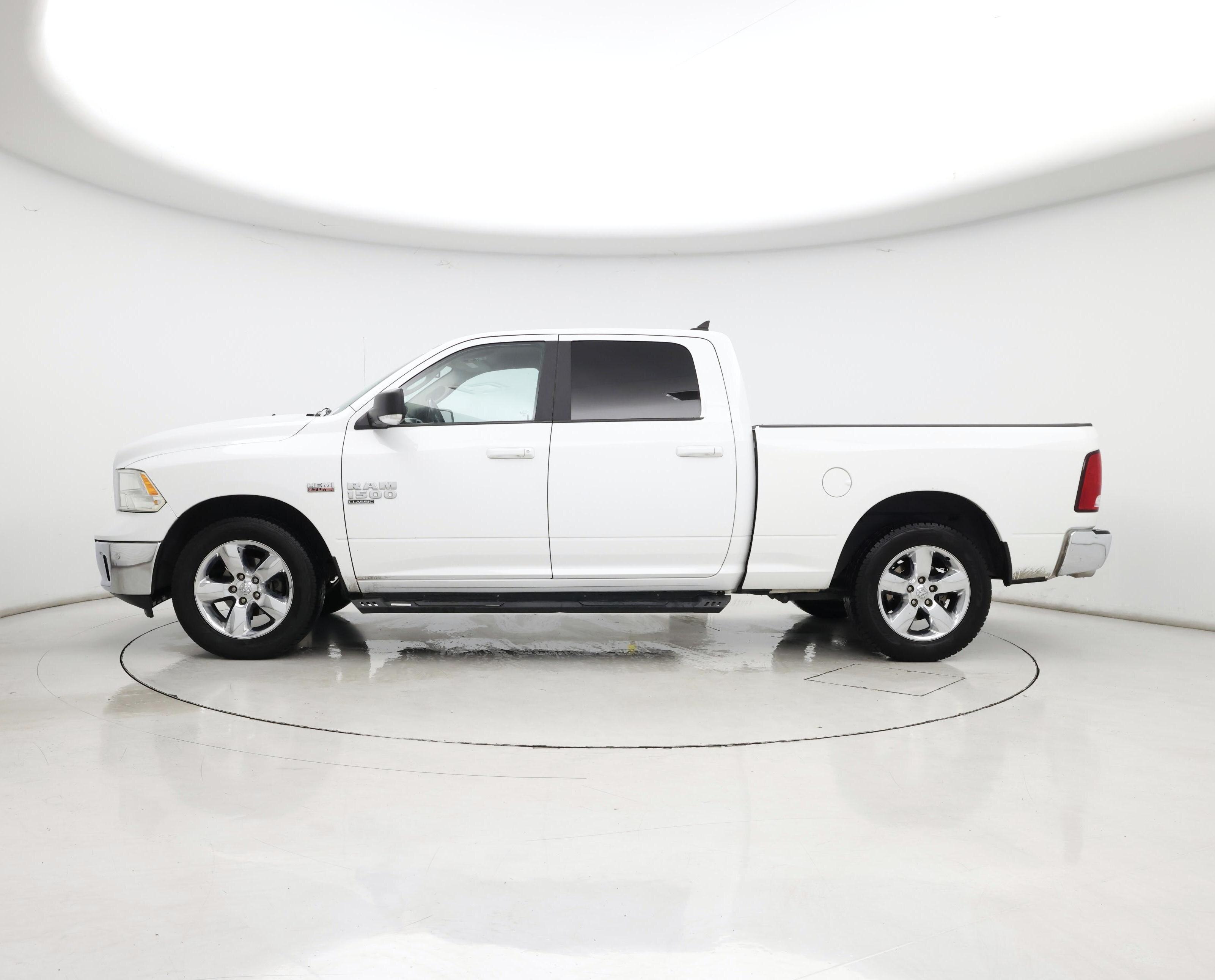 Thumbnail: 2019 RAM 1500 Classic - 3