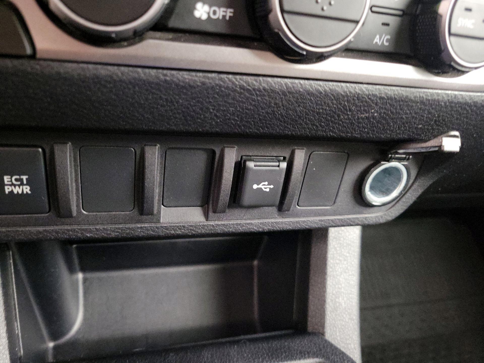 Thumbnail: 2022 Toyota Tacoma - 18