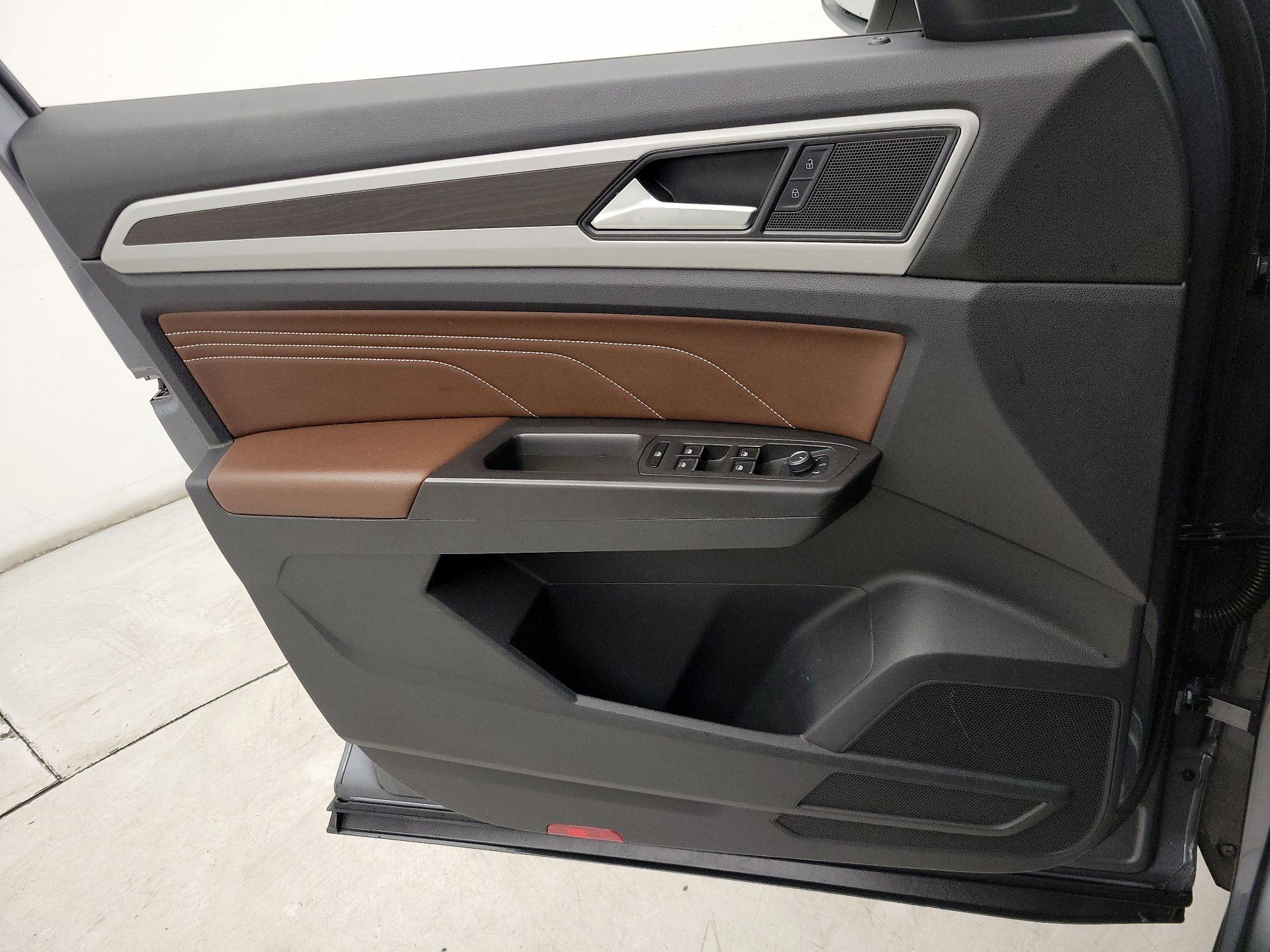 Thumbnail: 2022 Volkswagen Atlas - 12