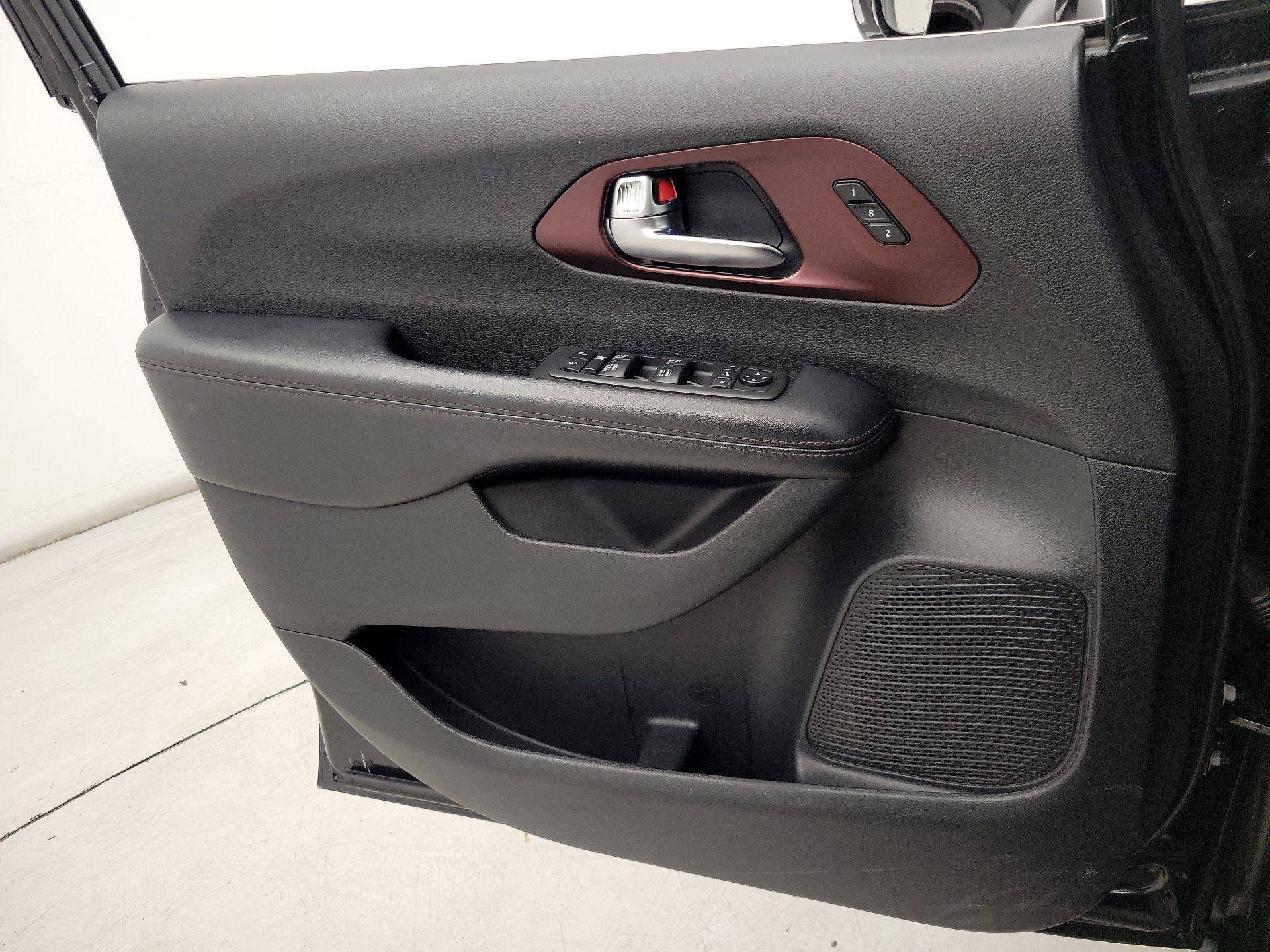 Thumbnail: 2020 Chrysler Pacifica - 12