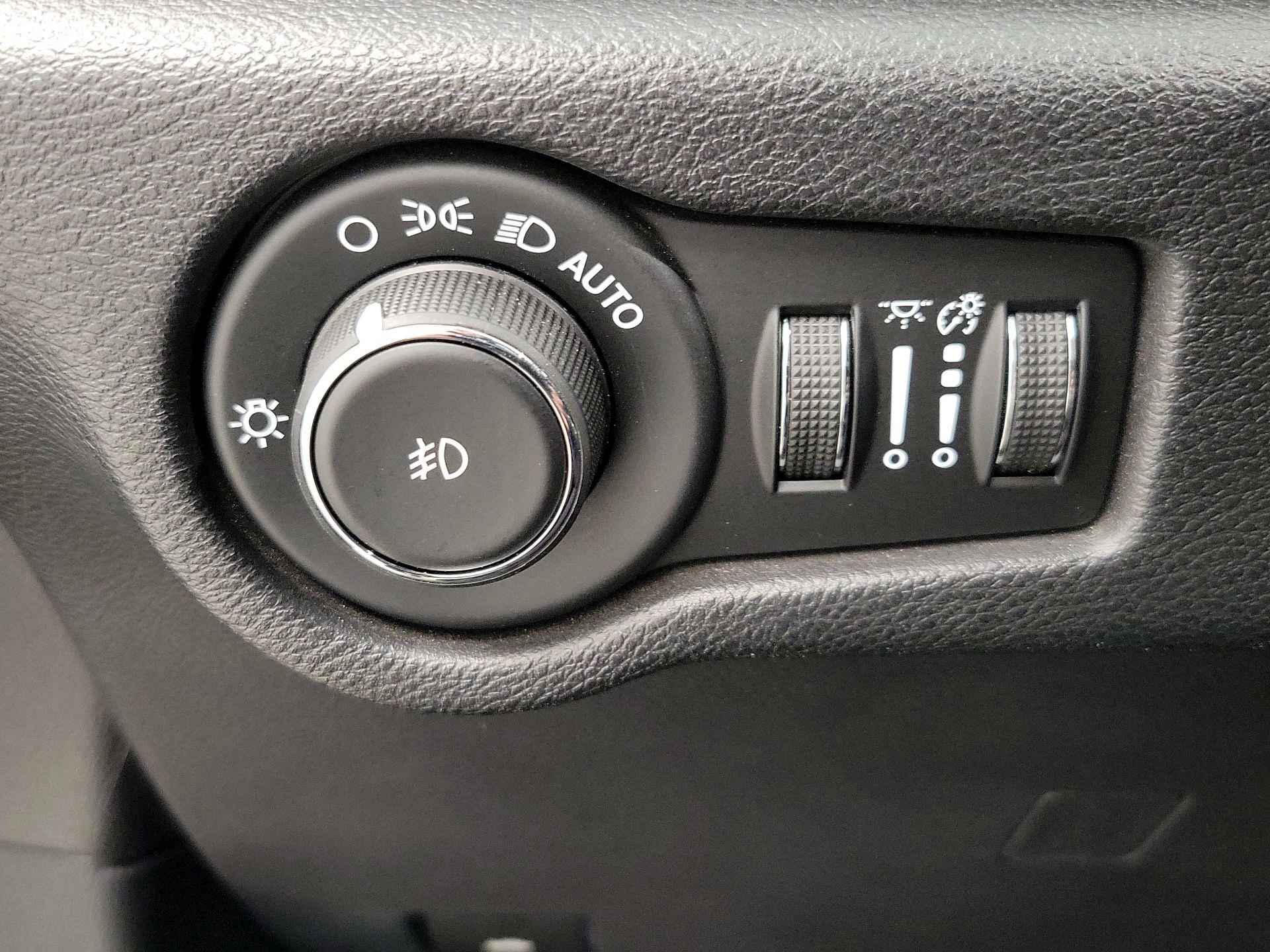 Thumbnail: 2020 Chrysler Pacifica - 13