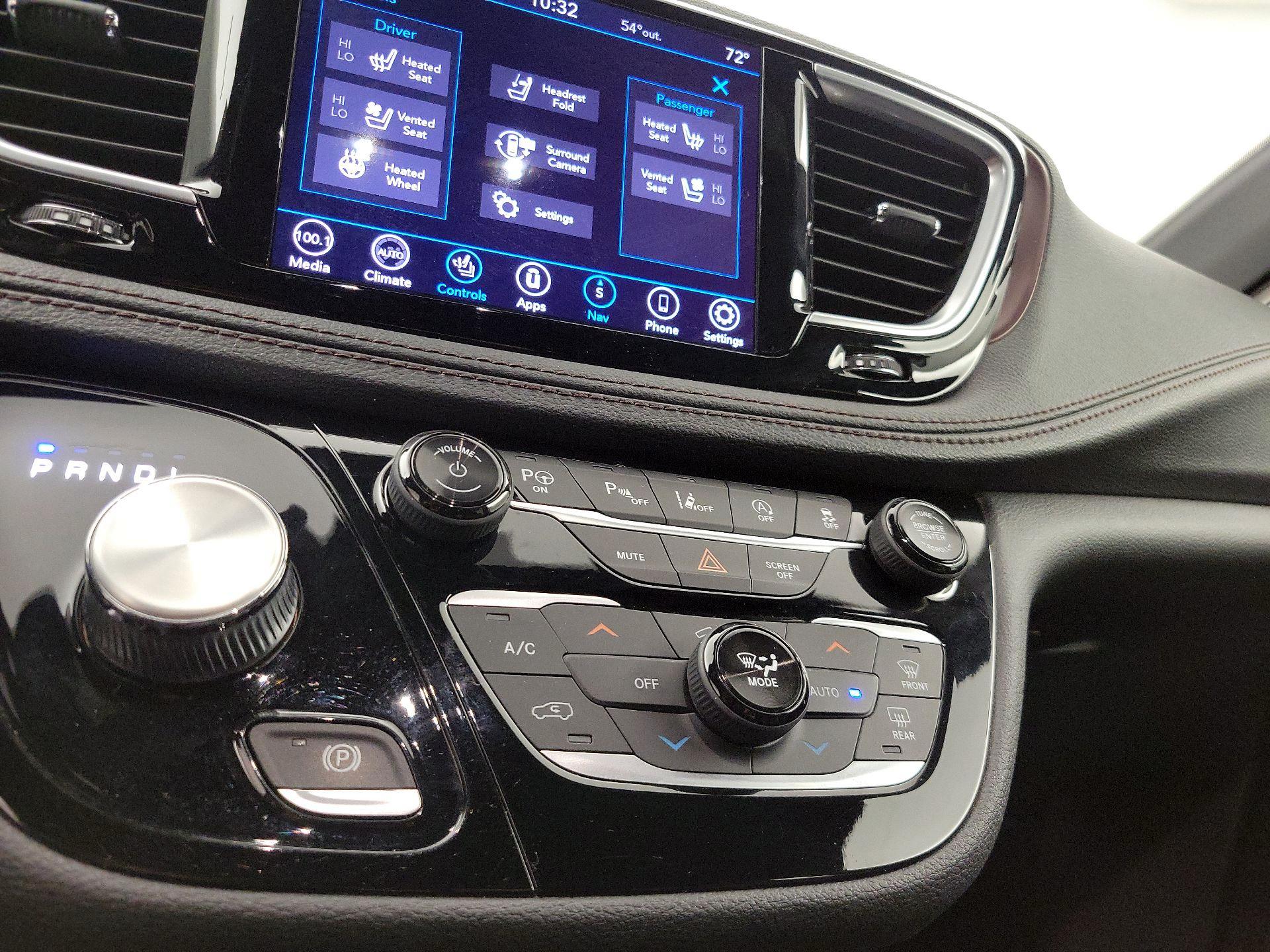 Thumbnail: 2020 Chrysler Pacifica - 17