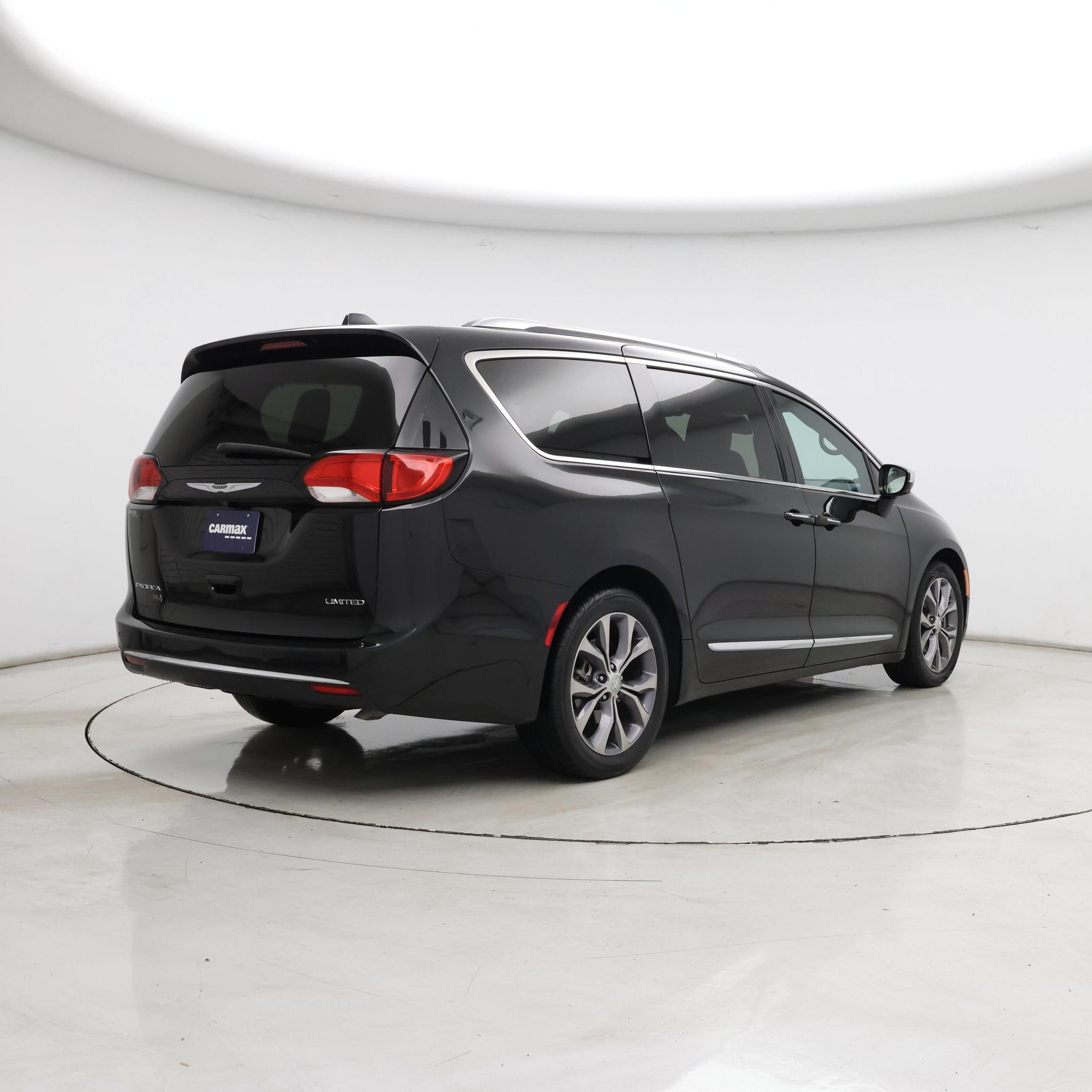 Thumbnail: 2020 Chrysler Pacifica - 8