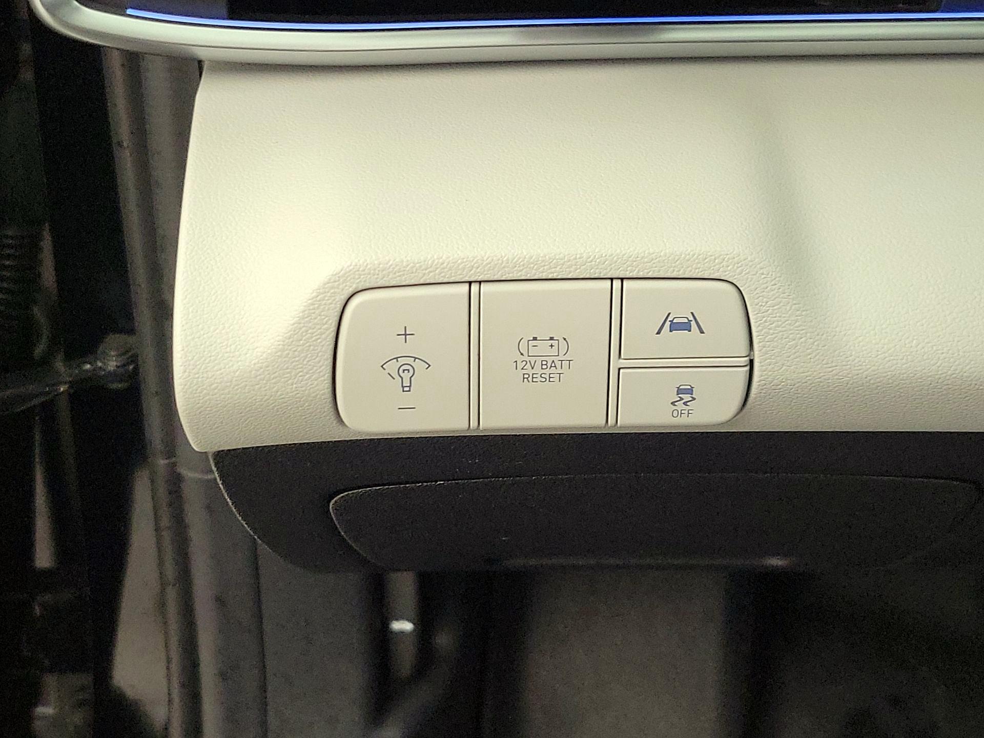 Thumbnail: 2023 Hyundai Elantra - 13