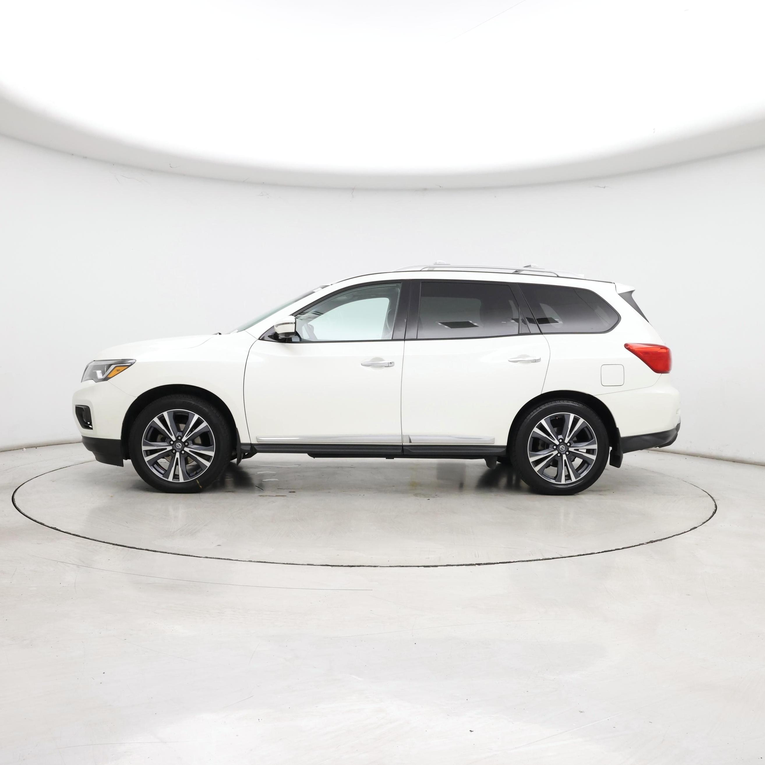 Thumbnail: 2020 Nissan Pathfinder - 3