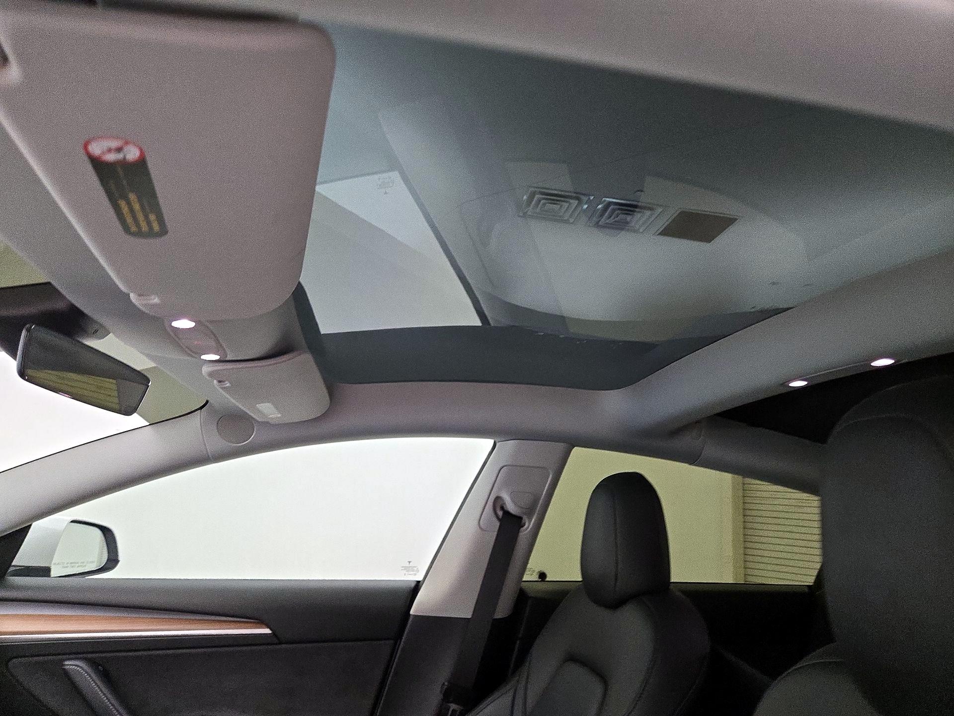 Thumbnail: 2022 Tesla Model 3 - 17