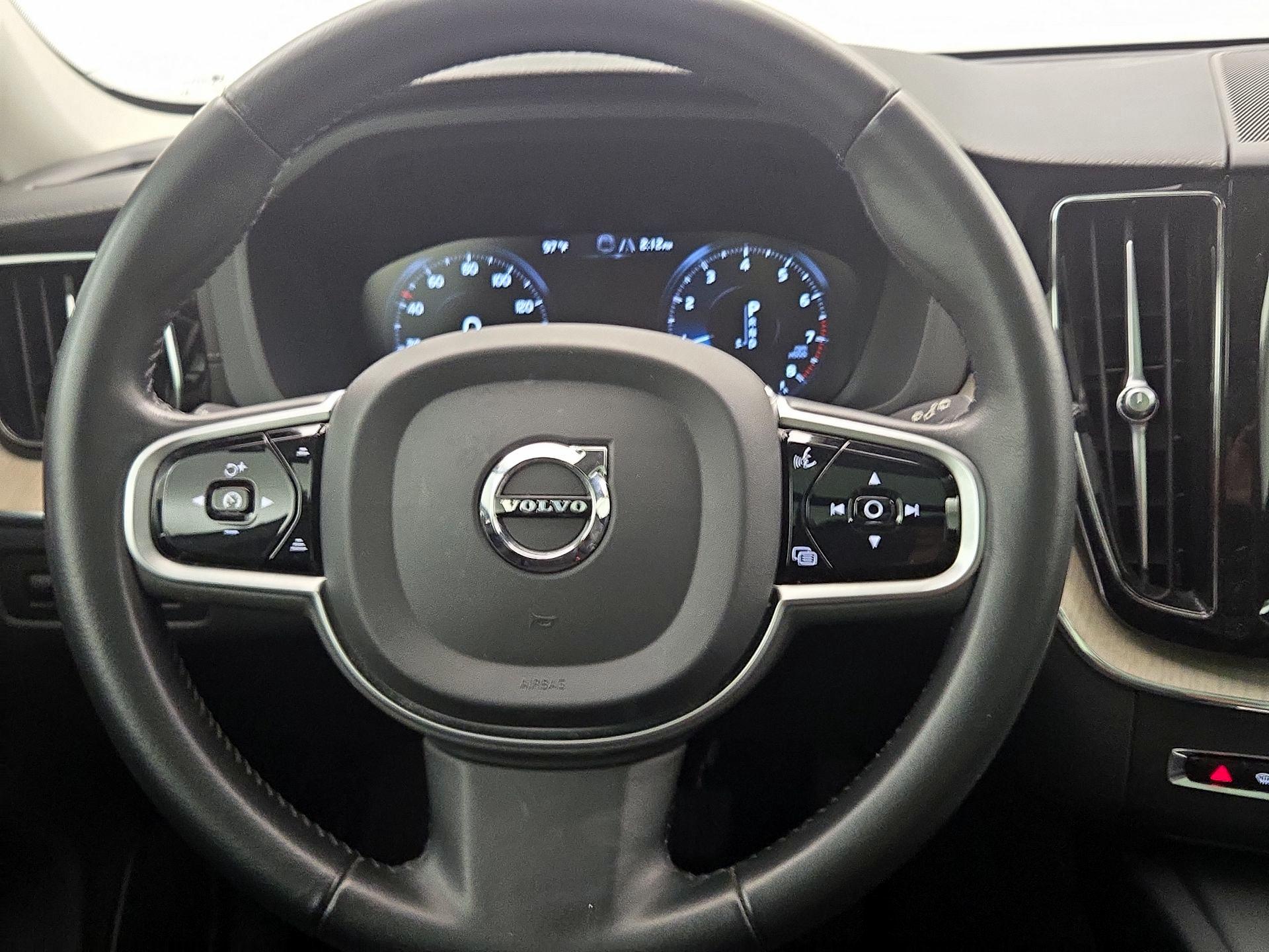 Thumbnail: 2020 Volvo XC60 - 10