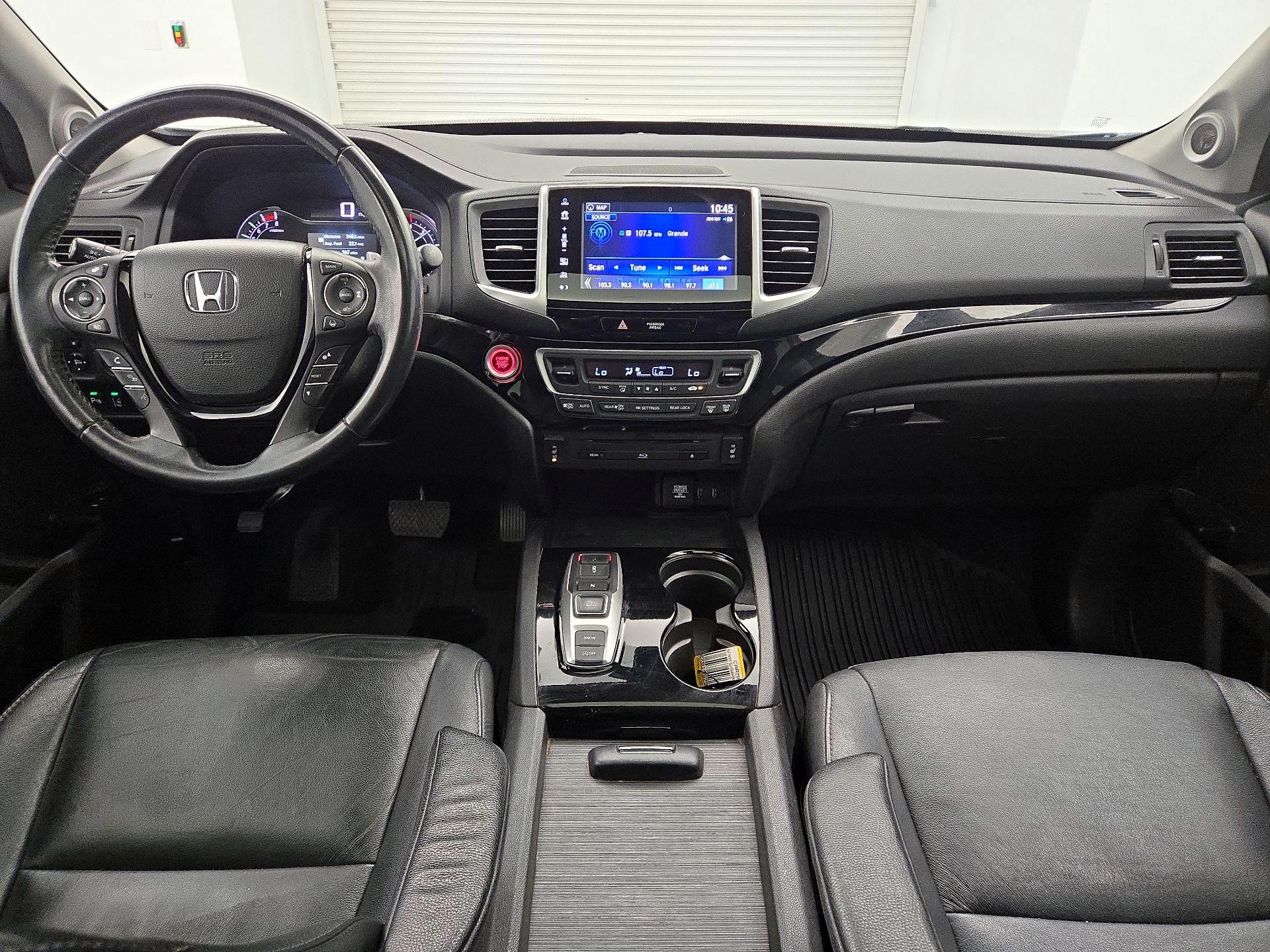 Thumbnail: 2017 Honda Pilot - 9